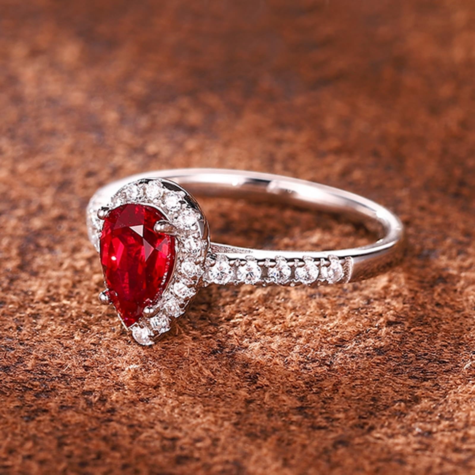 Alliance Femme Mariage Lot Bijoux Fantaisie Or Blanc 9K/14K/18K Élégant Rubis de Laboratoire à 3 Griffes, Design en Forme de Goutte D'Eau, 1,2 Ct, avec Moissanite Ronde Taille Mode pour Tante