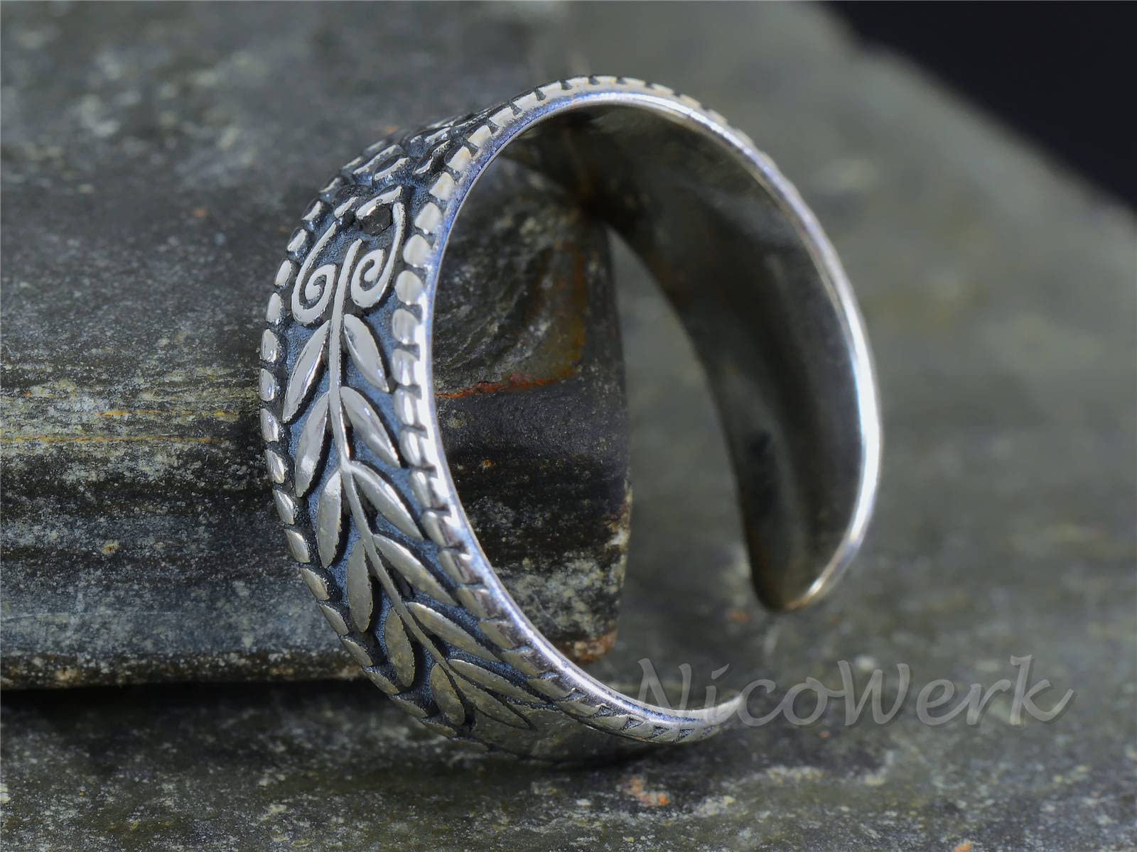 NicoWerk Anillo de plata de mujer vintage hecho en plata de ley 925 anillo de banda ennegrecida rama de olivo con patrón abierto ajustable SRI803