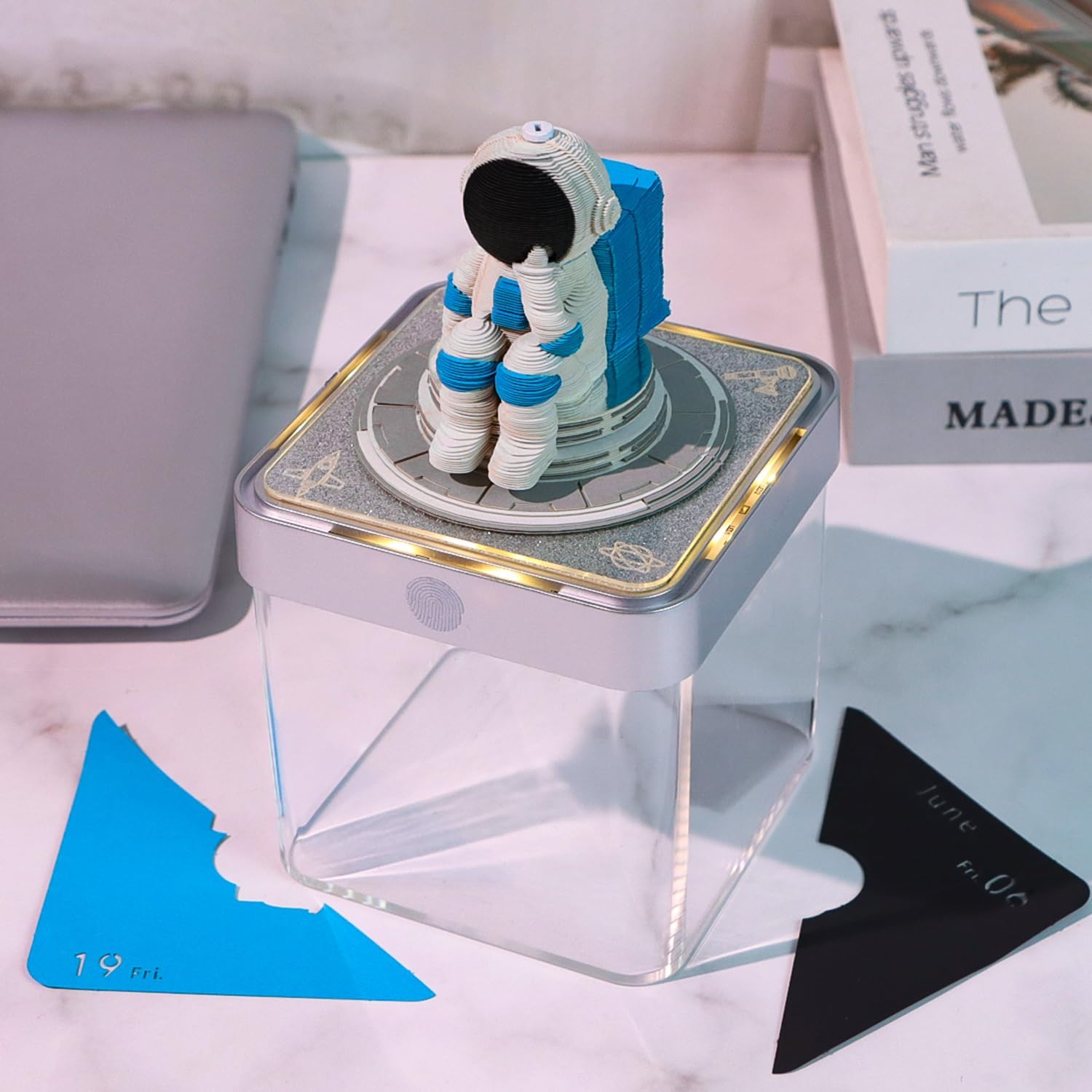 2026 3D Astronaut Calendar: Galactic Organizer with Magical Light - Up Effect,Holiday & New Year Gift, Desktop Decoration, Unique 3D Paper Craft, Countdown Calendar