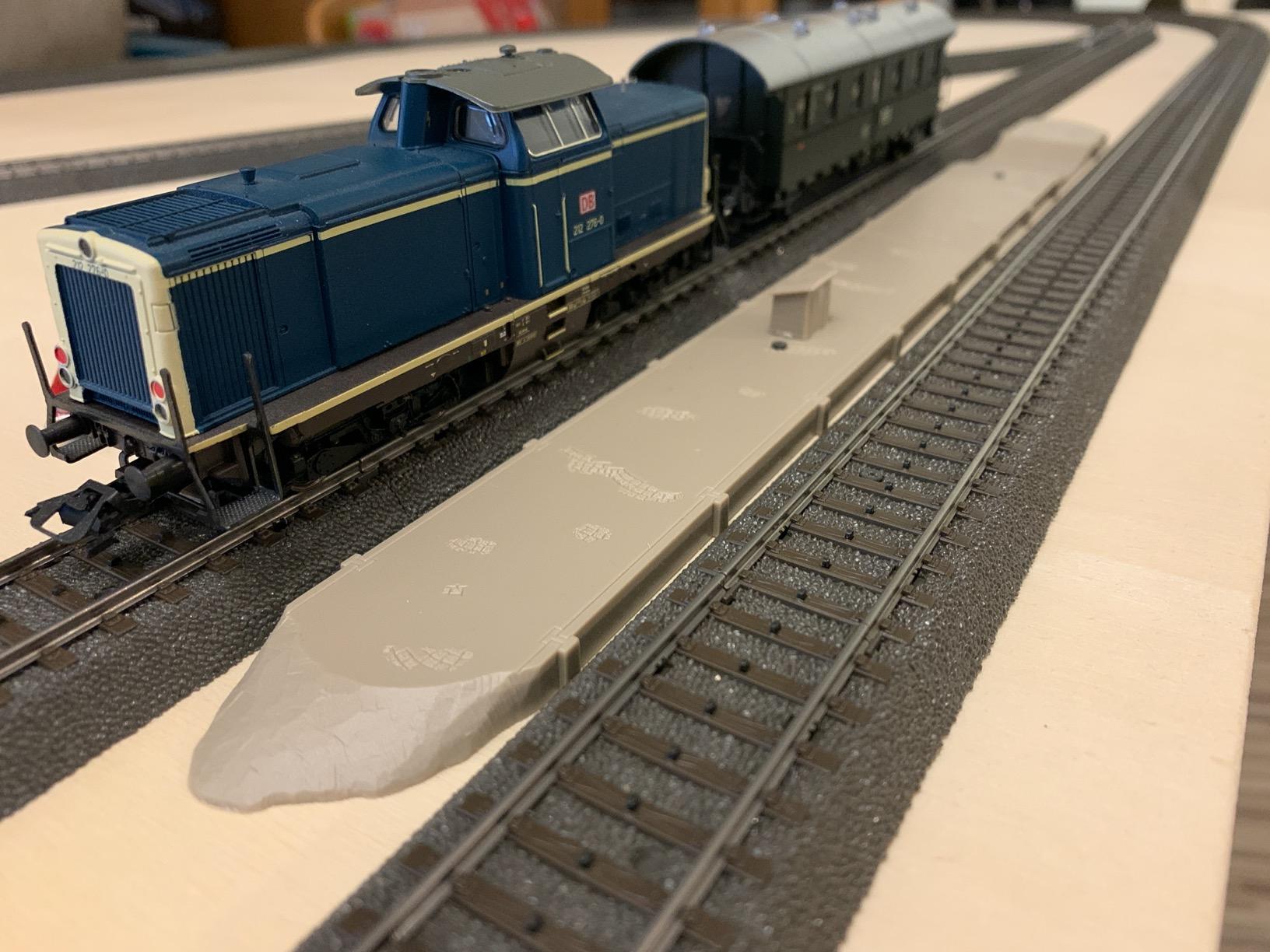 Vollmer 43539 platform integrated with Märklin C-Gleise