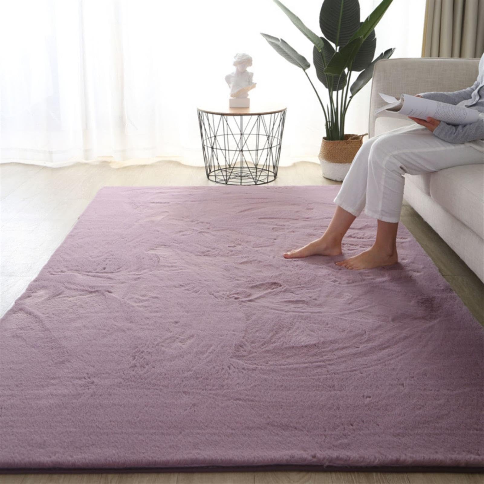 Tapis antidérapant intérieur violet pour éviter les glissades au salon