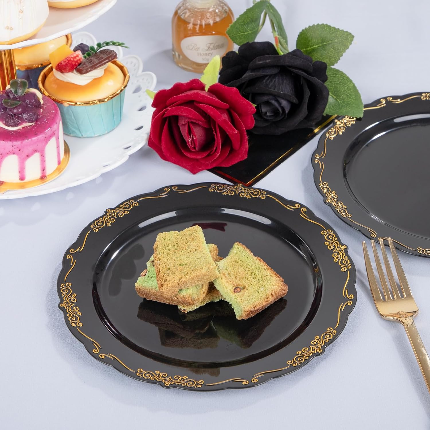DaYammi 60PCS Black and Gold Plastic Plates, Heavy Duty Black and Gold Disposable Plates Premium 7.5 inch Dessert Cake Salad Appetizer Plate Hard Plastic Plate Disposable for Party Wedding