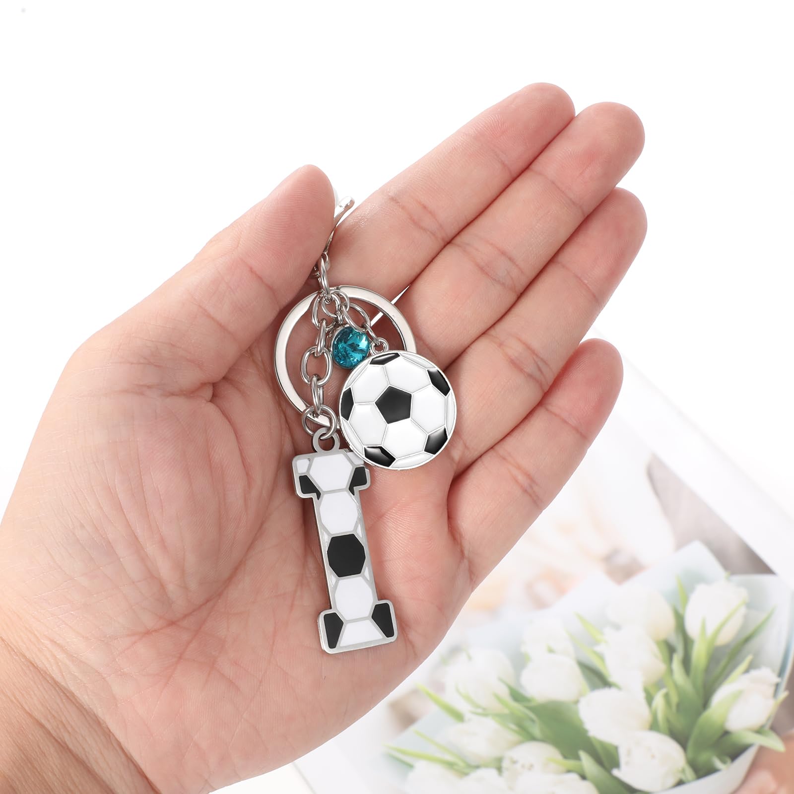 MWOOT Portachiavi Calcio Lettera Iniziale, Portachiavi Alfabeto con Ciondoli a Calcio, Portachiavi Sport Regalo Calcio per Amanti del Calcio, Charms per Borse Zaino Accessori