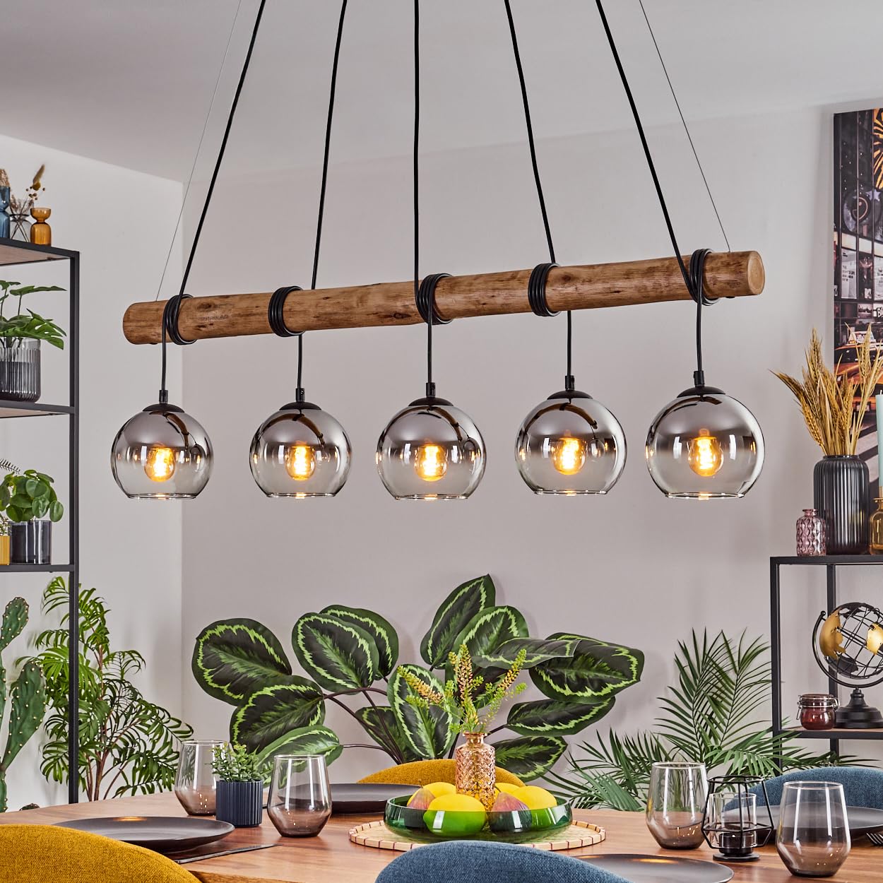 HOFSTEIN Pendelleuchte Koyoto, 5-flammige Hängelampe aus Metall/Holz/Glas in Schwarz/Natur/Chrom/Rauch/Klar, Hängeleuchte mit Glasschirmen und Holzbalken, max. 150cm, E27, Esszimmer, Wohnzimmer, Küche