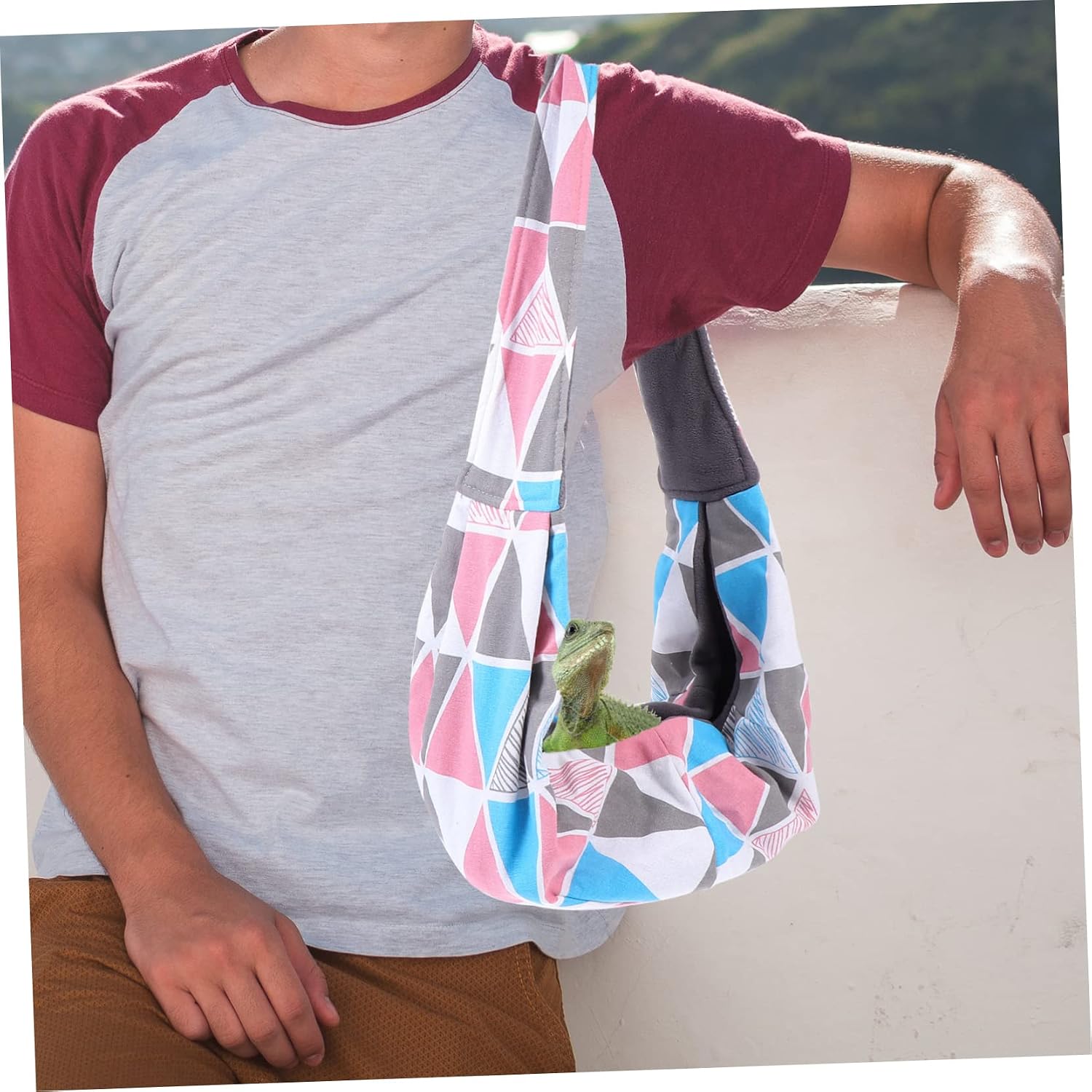 1Pc Adjustable Reptile Sling Bag Comfortable Pet Carrier for Lizards Bearded Dragons Reptiles Durable Breathable Design for Outdoor Travel for Pet Owners
