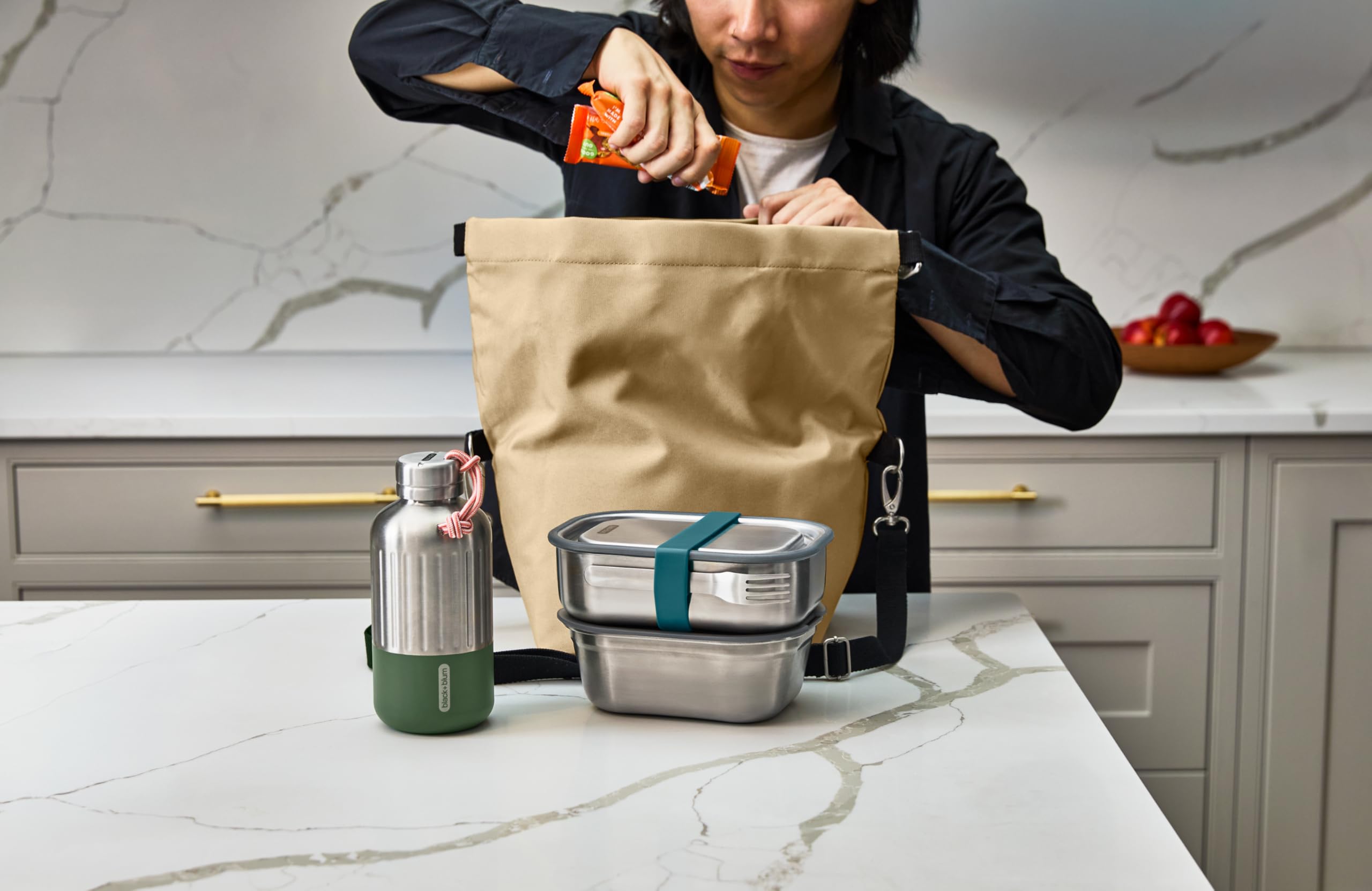 Black+Blum - Lonchera aislada de 10 L, bolsa térmica reciclada con correa para el hombro, enfriador térmico a prueba de fugas para mujeres, hombres y niños, transportador de comida reutilizable, sin