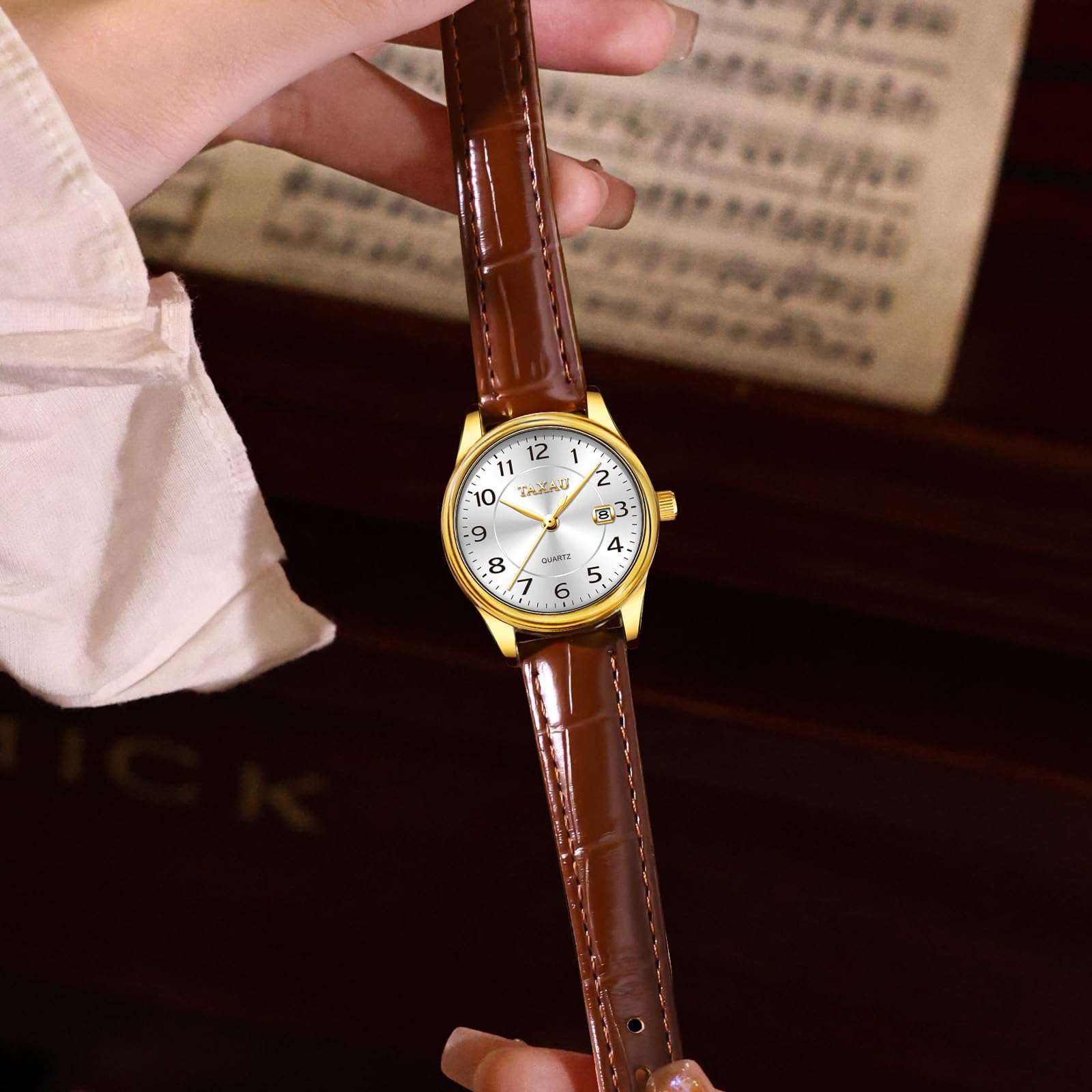 Taxau Damenuhr Lederarmband Analog Quarz–Elegante Armbanduhr Damen mit Datumsanzeige, Kleine 28mm Damen Uhr, 3Bar Wasserdicht,Klassisches Design Geschenke für Frauen