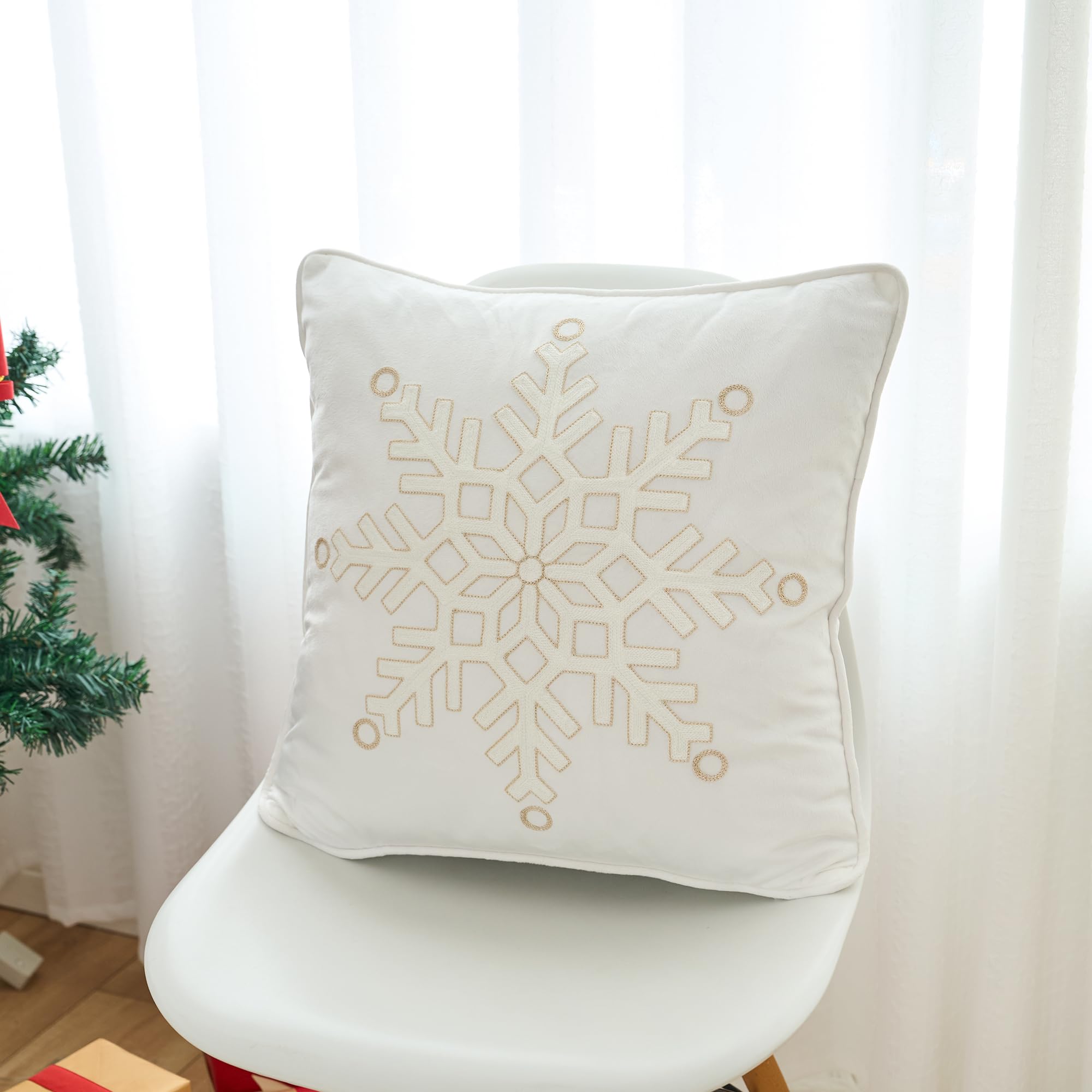 Xmax - Fundas de almohada de Navidad de 45,7 x 45,7 cm, diseño de copos de nieve bordados, fundas de cojín decorativas de terciopelo blanco para decoración del hogar