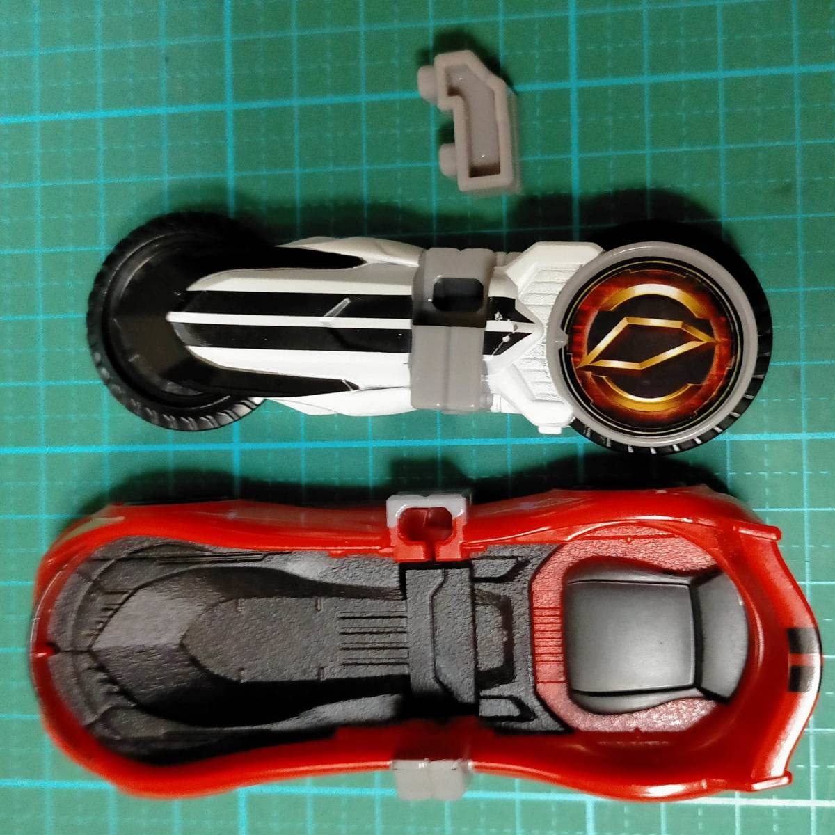 Amazon.co.jp: ライダー ドライブ 食玩 SG シフトカー C 017 シフト デッドヒート DRIVE shiftcar Shift  Dead Heat Candy Toy 変身 car : おもちゃ