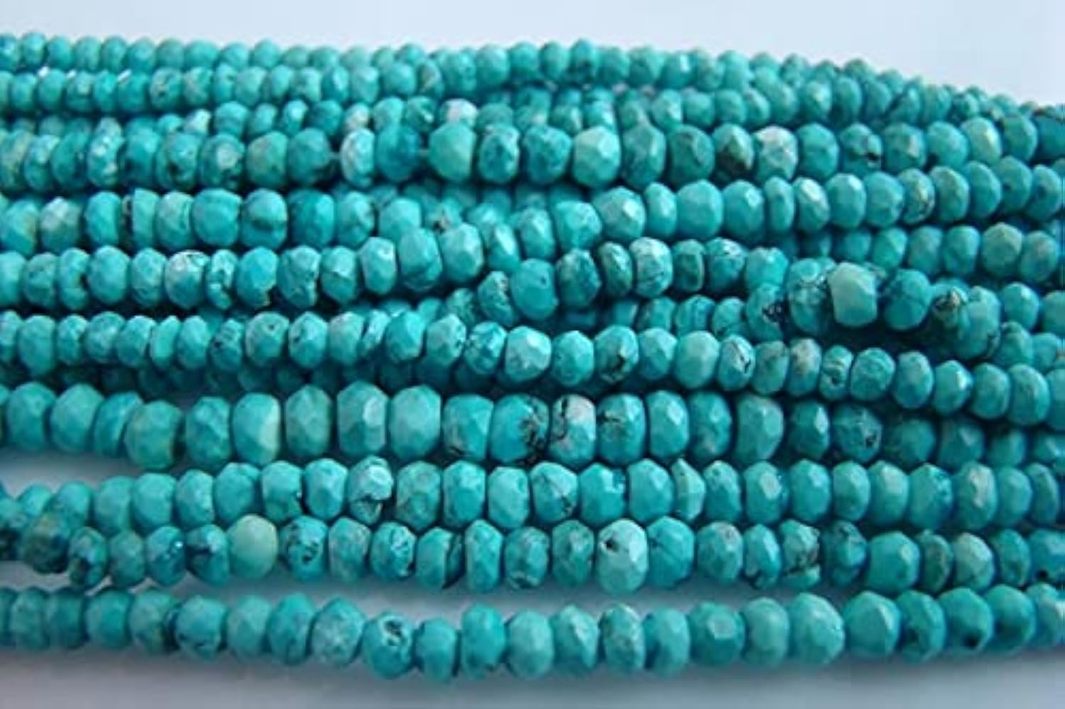 Perles turquoise rondelles facettées 4 mm pour sublimer vos looks d'été bohèmes