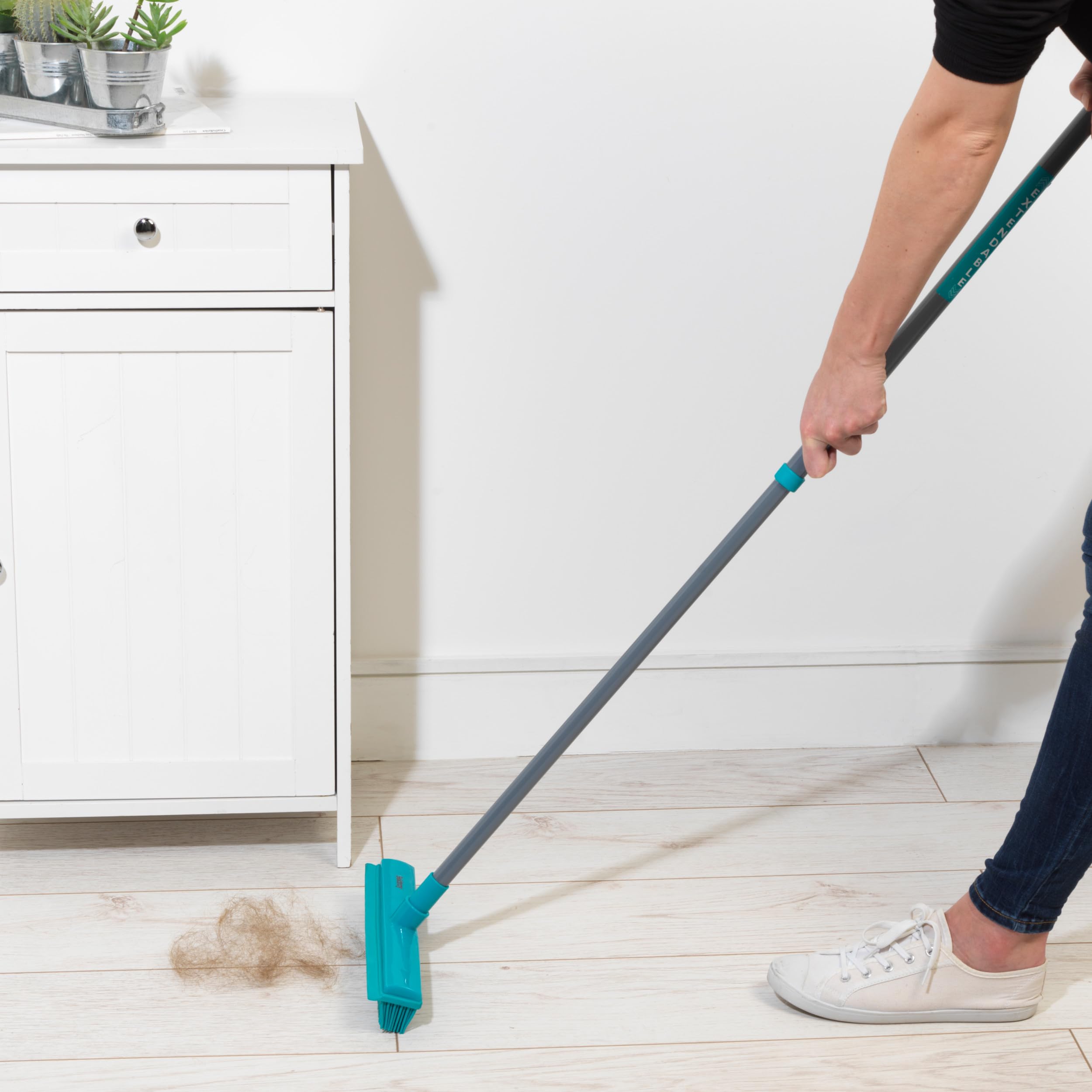 Beldray LA024350TQ Escoba Con Cerdas De Goma, 2 en 1, De La Gama Pet Plus+ Cepillo Con Borde De Escobilla, Para Suelos, Ventanas, Mascotas y Polvo, Para Espacios Interiores Y Exteriores, Turquesa/Gris