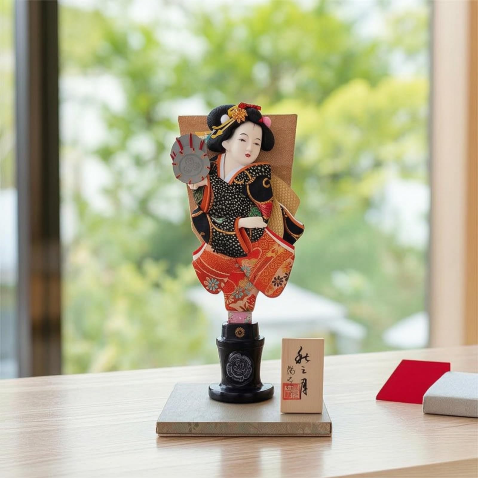 Milageto Hagoita Japonesa Muñeca Figura Tradicional con Base de Madera Adorno Decorativo Escultura de Colección Ornamento Artesanal Diseño Textil y Adecuada, Negro
