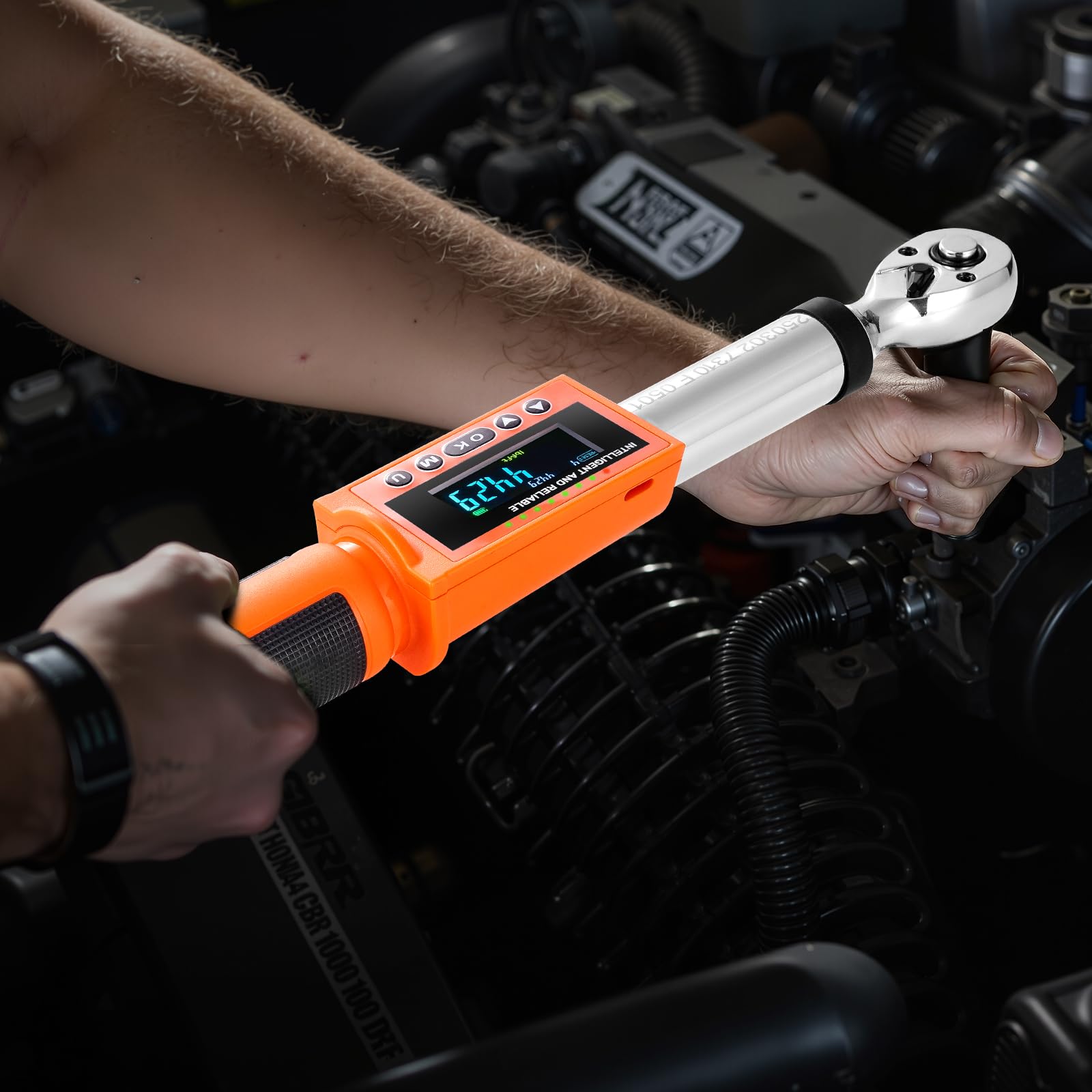 VEVOR Llave Dinamométrica Digital Accionamiento de 3/8" 0-135 Nm 72 Dientes ±2% de Precisión Llave Dinamométrica Electrónica con Valor Preestablecido, Zumbador y Notificación LED para Coches