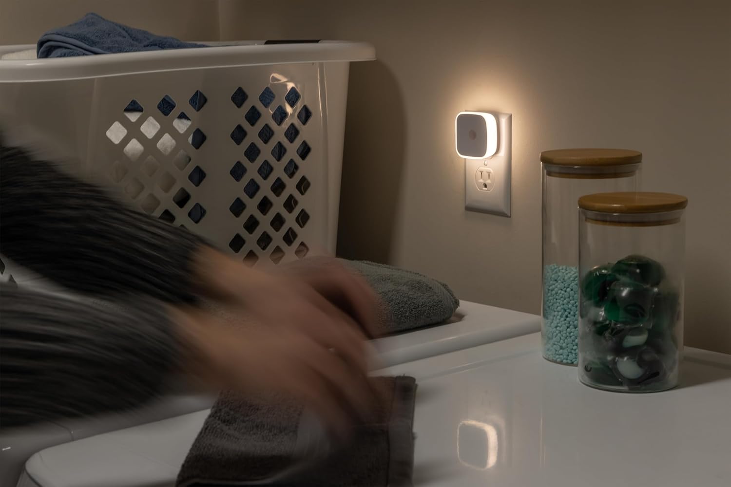 Energizer LED Motion Sensor Night Lights Plug Into Wall Dusk to Dawn Sensor Home Decor Apartment Essentials Ambient Lighting Nightlight 85617 2 Pack