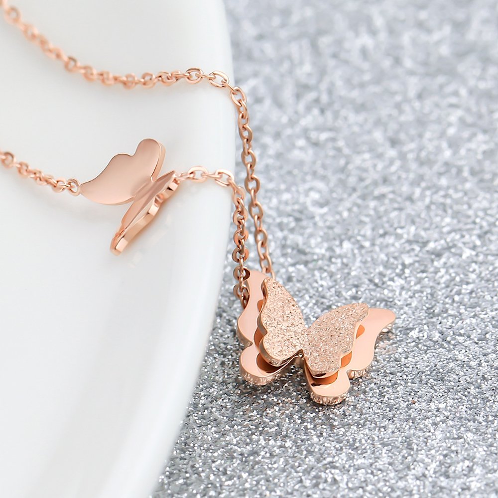Kim Johanson Edelstahl Damen Schmuckset "Schmetterling" Halskette mit Anhänger, Ohrringe und Armreif in Roségold inkl. Schmuckbeutel