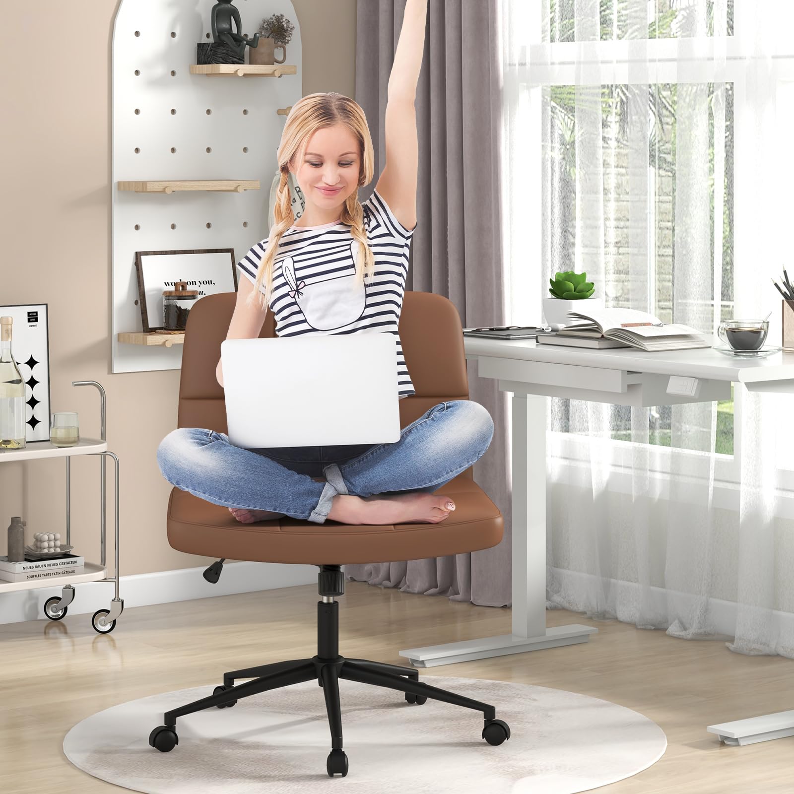COSTWAY Silla Escritorio sin Brazos, Tapizada de Cuero de PU, Silla Oficina con Ruedas, Inclinable y Altura Ajustable, Silla Tocador Estudio Dormitorio Oficina, 70 x 70 x 79-87 cm (marrón)