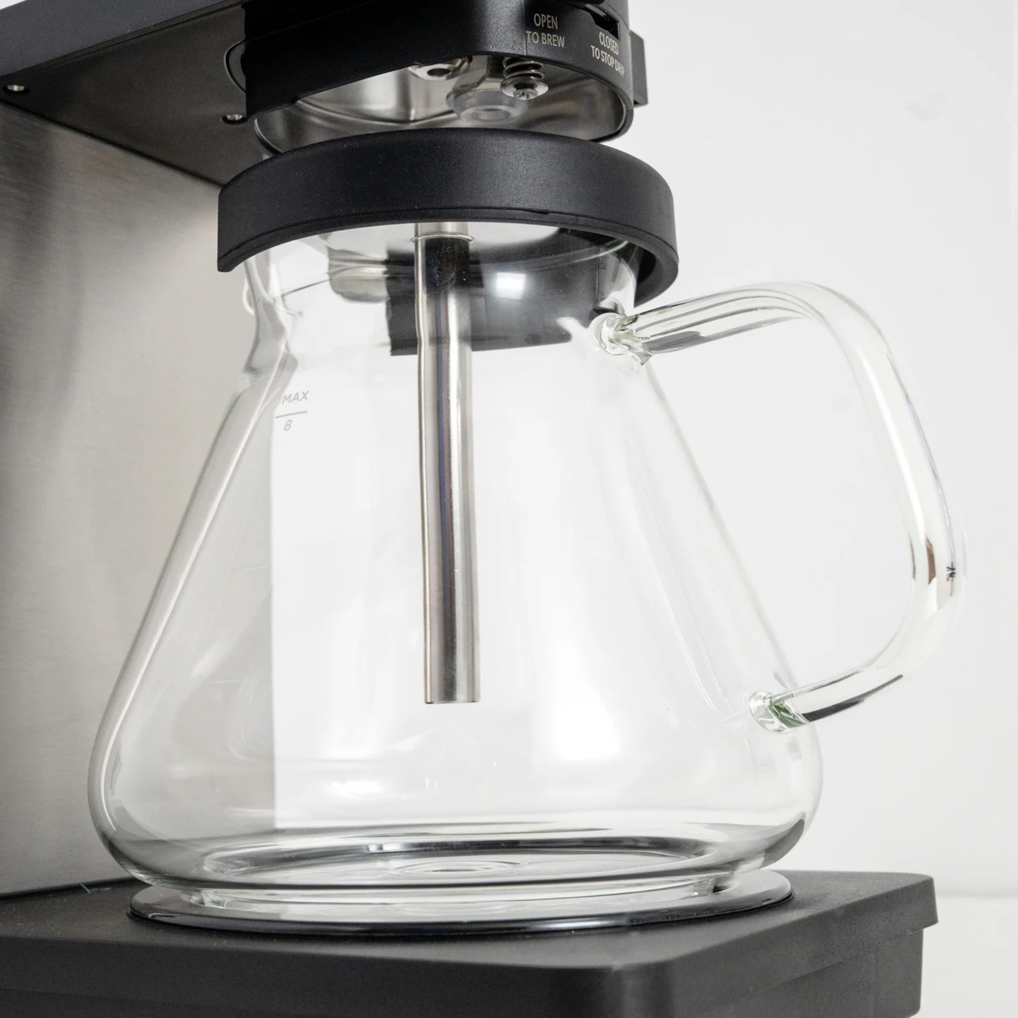 SimplyGoodCoffee THE BREWER - bez plastiku. Ekspres do kawy i ekspres do kawy. Automatyczny ekspres do kawy z 8 filiżankami do nalewania kawy. Łatwy w użyciu, złoty kubek standardowy czarny/stal