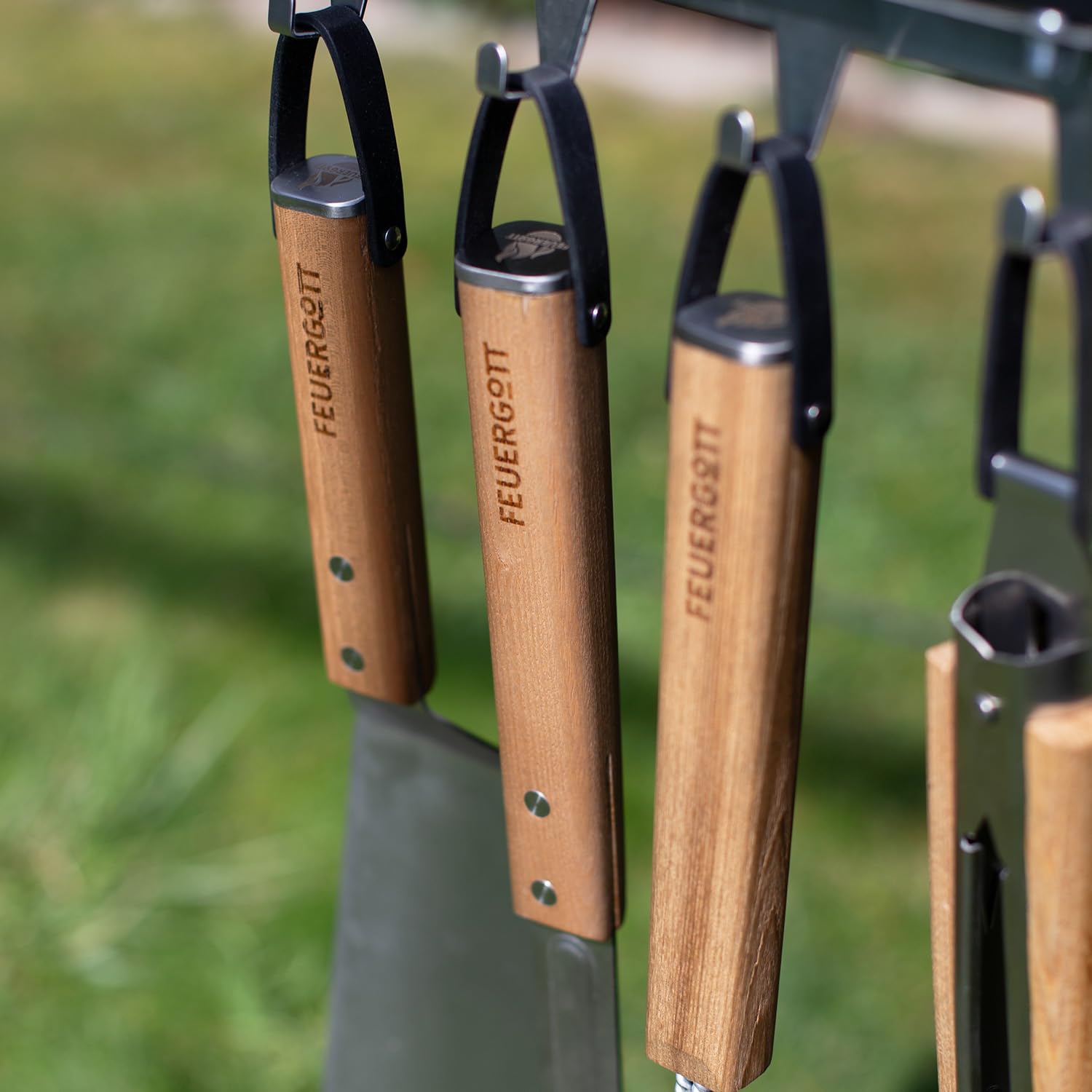 Grillbesteck-Set 4 Teile Edelstahl, Zedernholz, Lederschlaufen, Grillbesteck mit Grillzange, Grillwender, Grillspachtel und Grillbürste