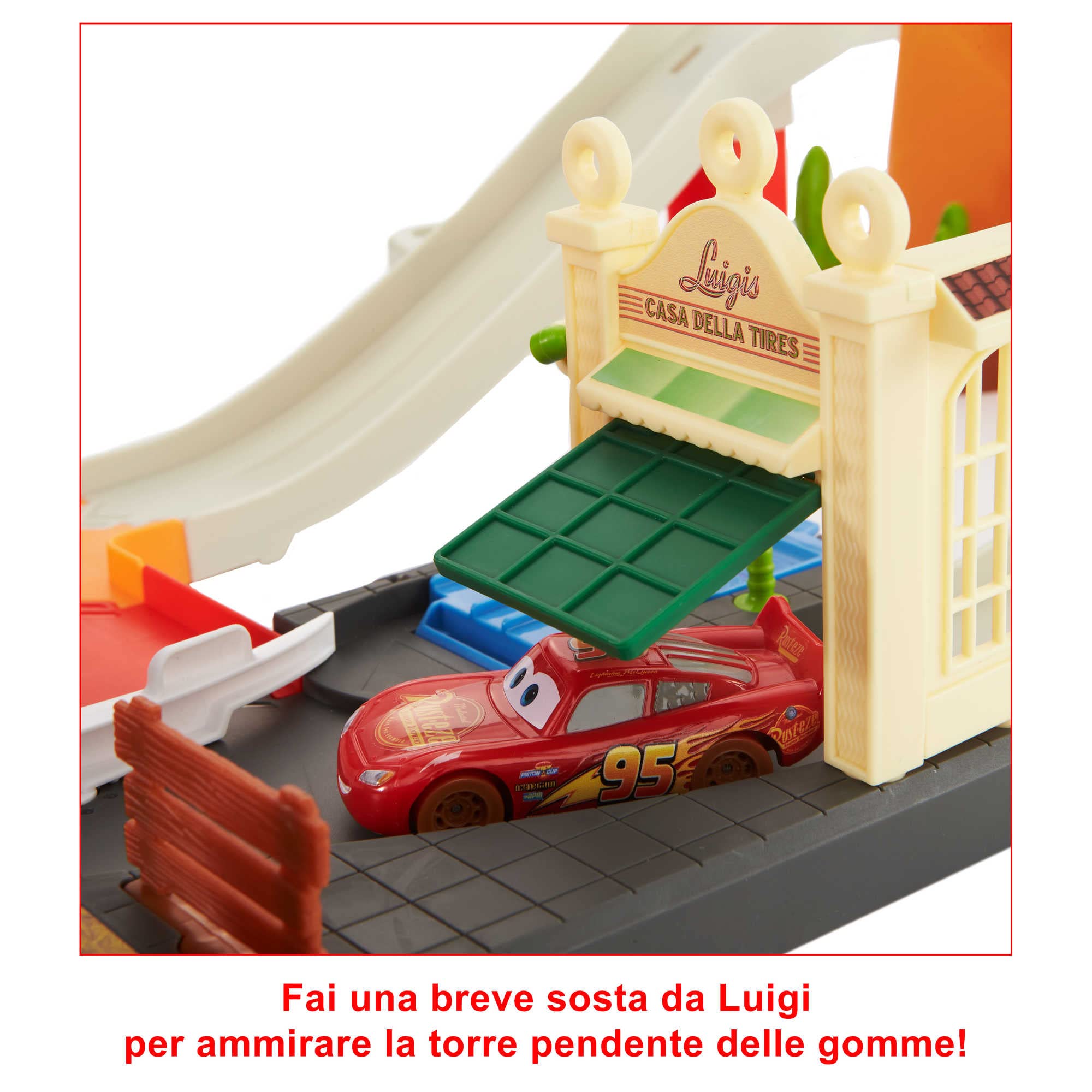Disney Pixar Cars Race & Go - Playset con Saetta Mcqueen e 1 Trattore - 3 Configurazioni - Oltre 20 Pezzi - Regalo per Bambini da 4+ Anni, HDN02