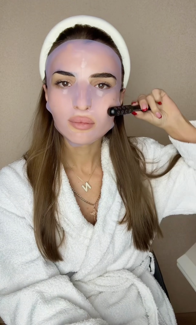 Amazon.com: Nurse Jamie FaceWrap Reusable Silicone Face Mask for
