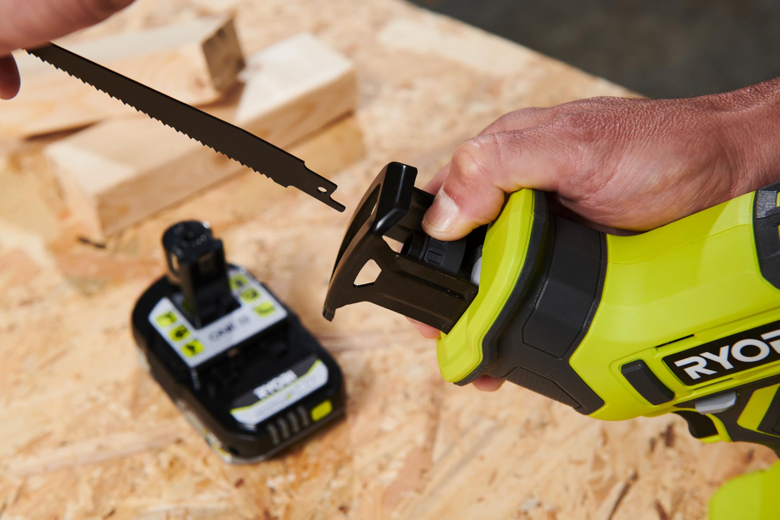 Ryobi Sega a Gattuccio Compatta a Batteria 18V ONE+, Utilizzo One-Handed, Corsa Lama 16 mm, 3000 corse/min, Senza Batteria e Caricatore, R18RSC-0