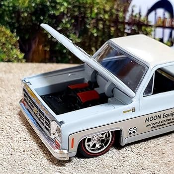 M2マシーン　ムーンアイズ　シボレー トラックセット　シルバラード&積車　新品 Amazon.co.jp: M2マシーン ムーンアイズ シボレー トラック