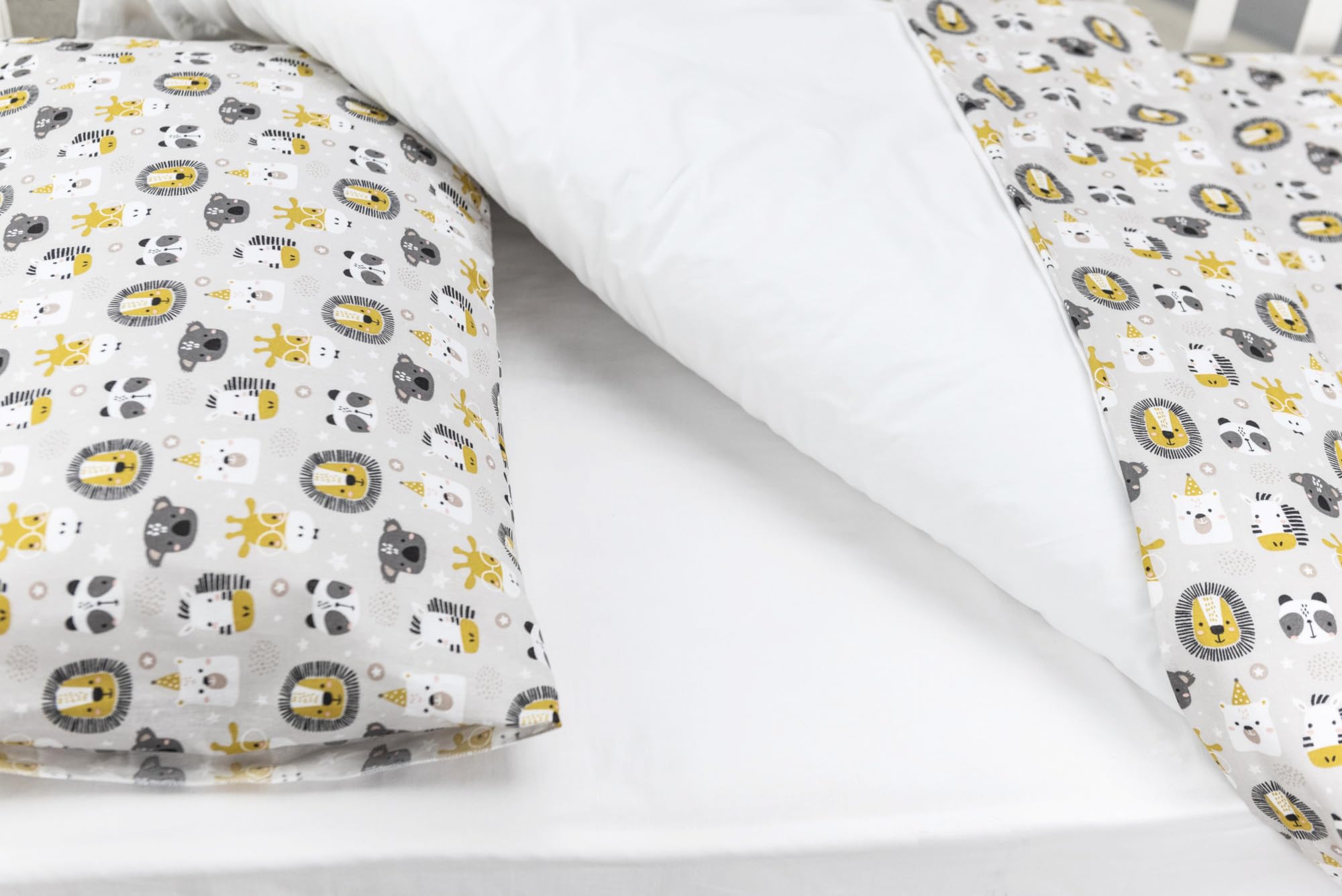 baby idea Babysanity Piumino Lettino Neonato Ricamato Completo Federa e Copripiumino e Lenzuolino con Angoli Sfoderabile Senza Paracolpi Lettino - Made in Italy- (Leoncino)