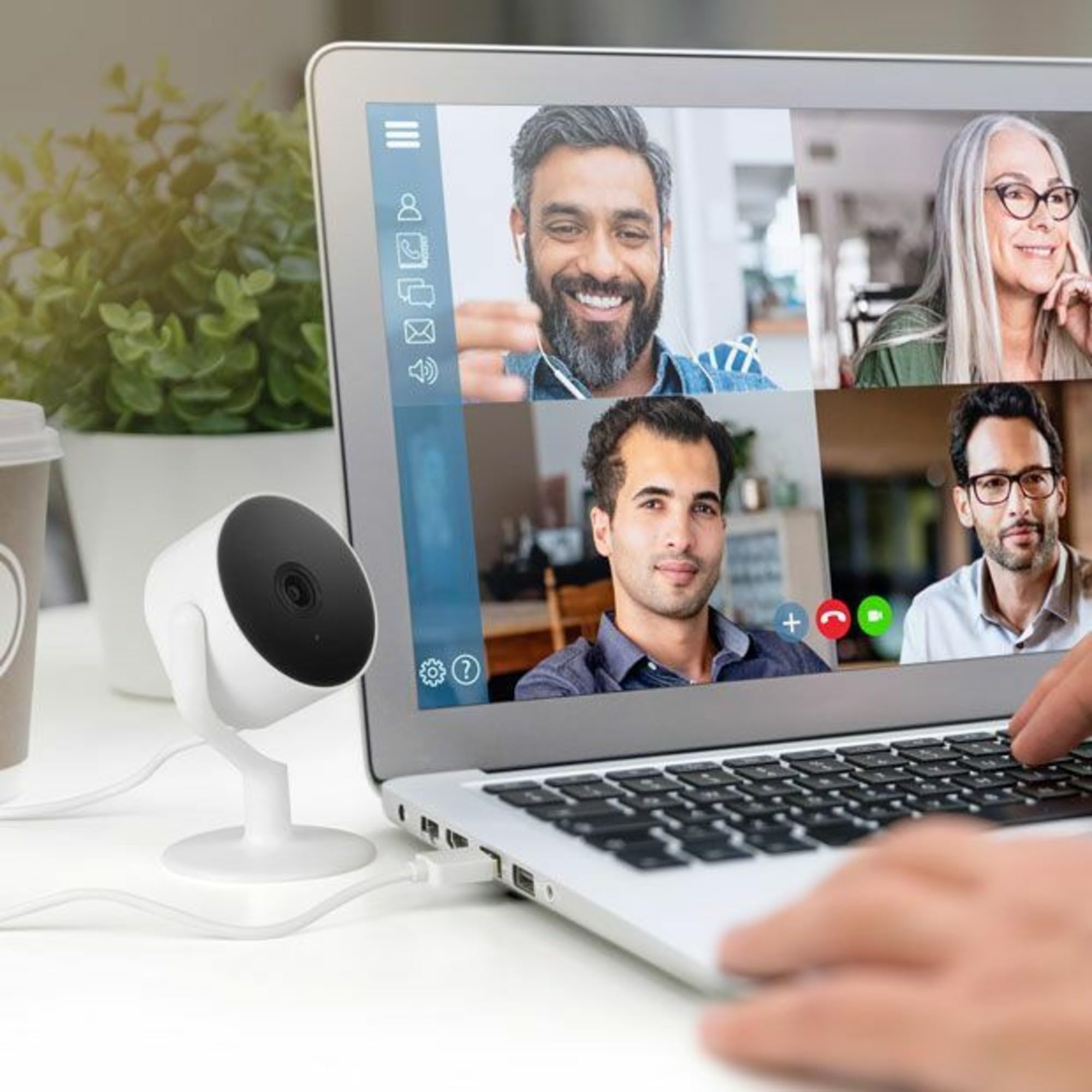 Aluratek Cámara Web portátil Full HD 1080p USB con Enfoque automático, Requiere Soporte de micrófono (AWC02F)