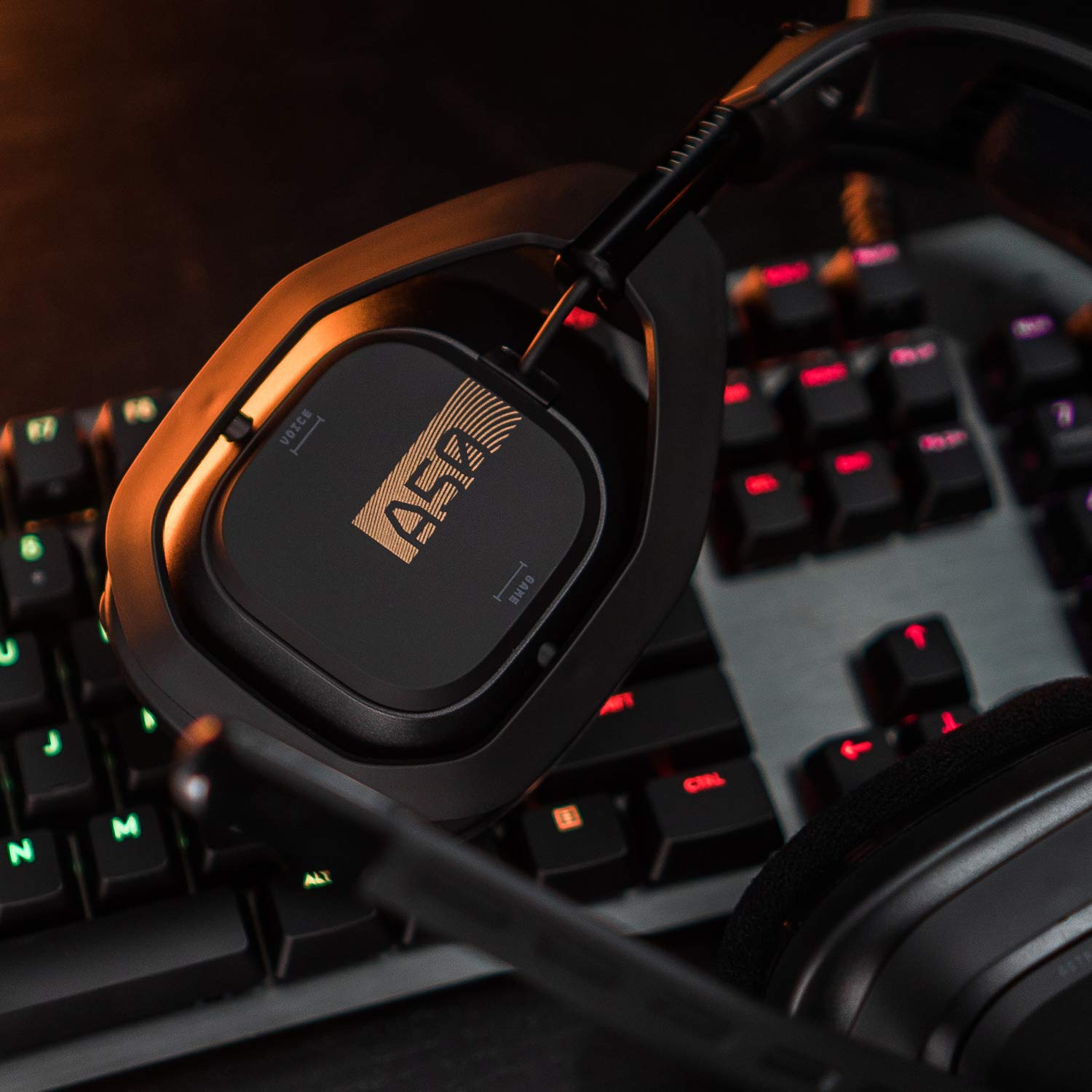 ASTRO Gaming A50 Casque sans fil Connexion+ Station de Charge Gamer, 4ème Génération, Dolby, Équilibre entre son des Jeux et Voix, 2,4 GHz, pour Xbox Series X|S, Xbox One, PC - Noir/Or