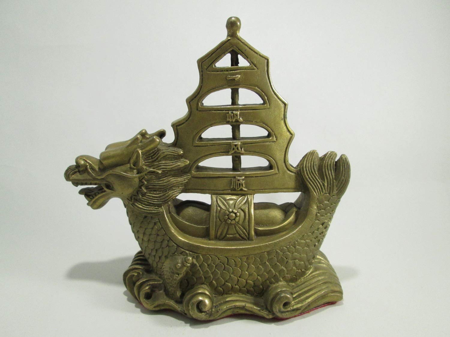 Amazon.co.jp: 宙寿生活 龍船 置物 龍の置物 風水 敷き布付き 2点  