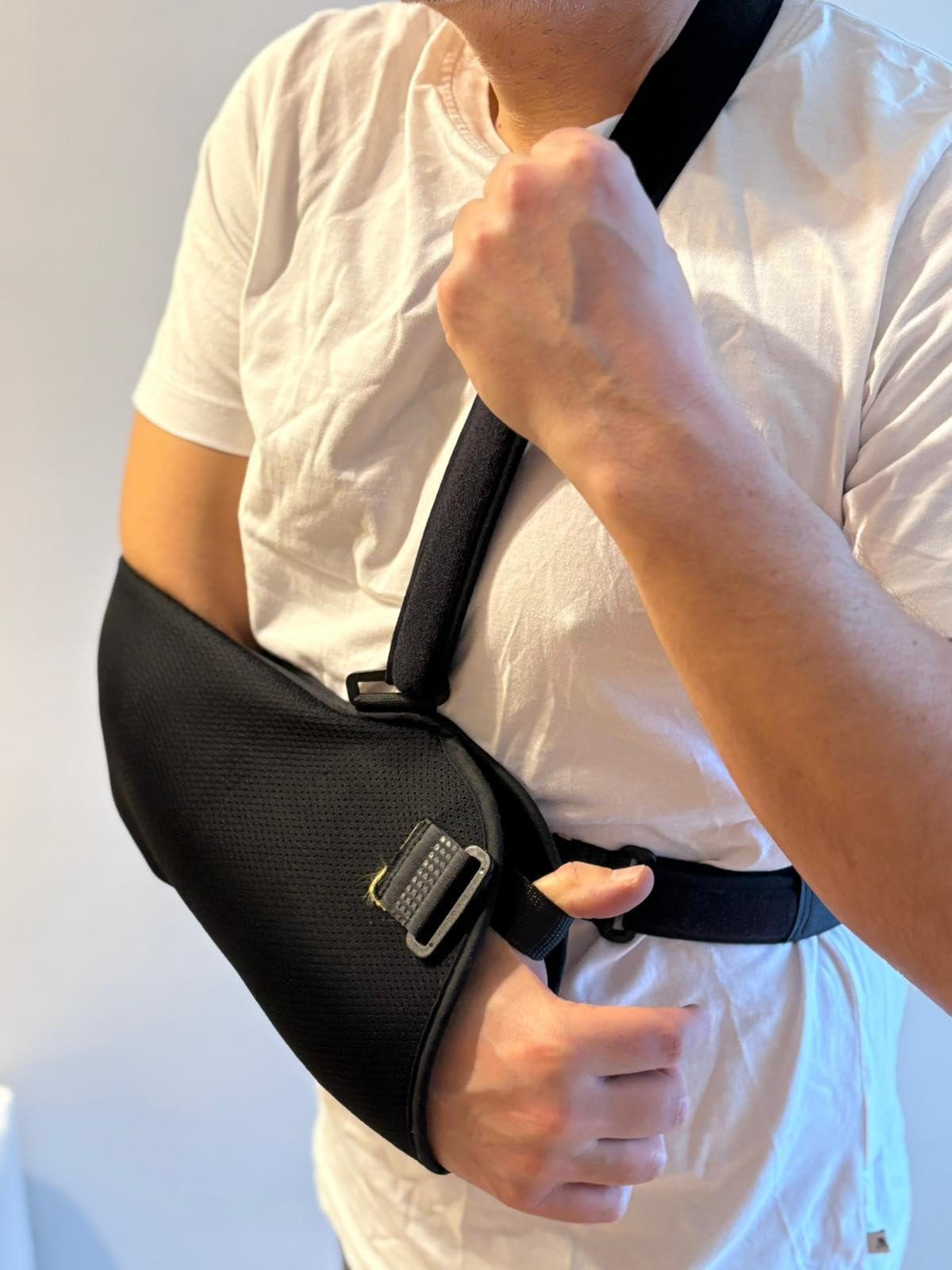 Écharpe pour Bras et Épaule avec Sangle AntiRotation - Sling Ajustable - Immobilisateur Bilatéral Taille Universelle – Couleur Noire (Medium)