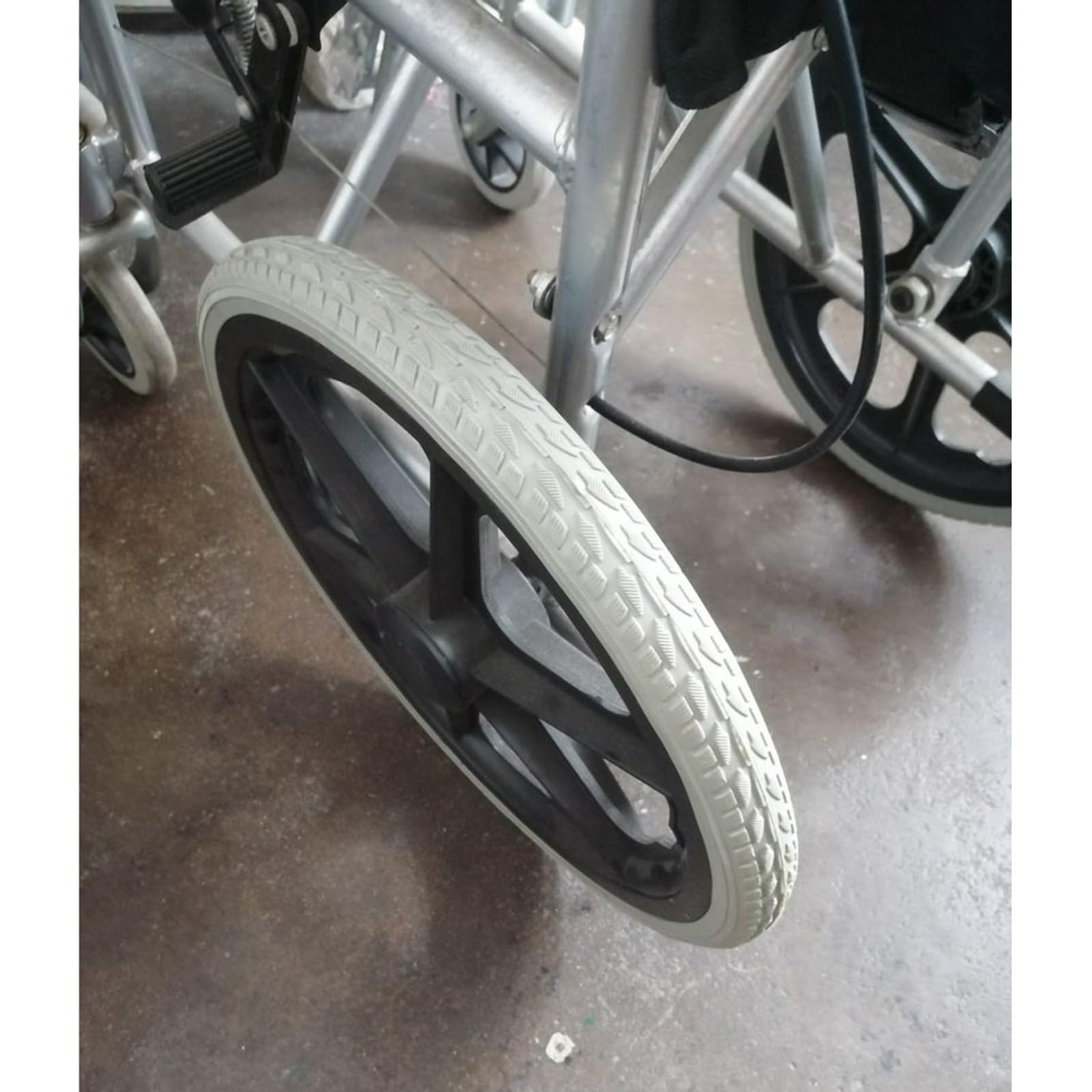 24 zoll Manuelle Rollstuhl Hinten Rad Zubehör Polyurethan Solide Reifen Schwarz Grau Ein Paar(Gray)