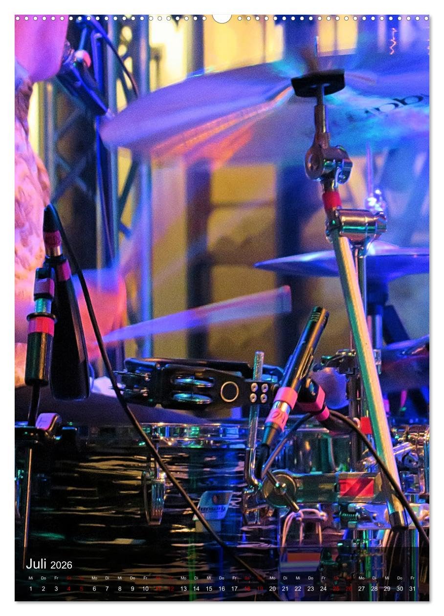 Schlagzeug in Concert (hochwertiger Premium Wandkalender 2026 DIN A2 hoch), Kunstdruck in Hochglanz: Stimmungsvolle Konzertfotografien von Drum-Sets aus verschiedenen Perspektiven (CALVENDO Kunst)