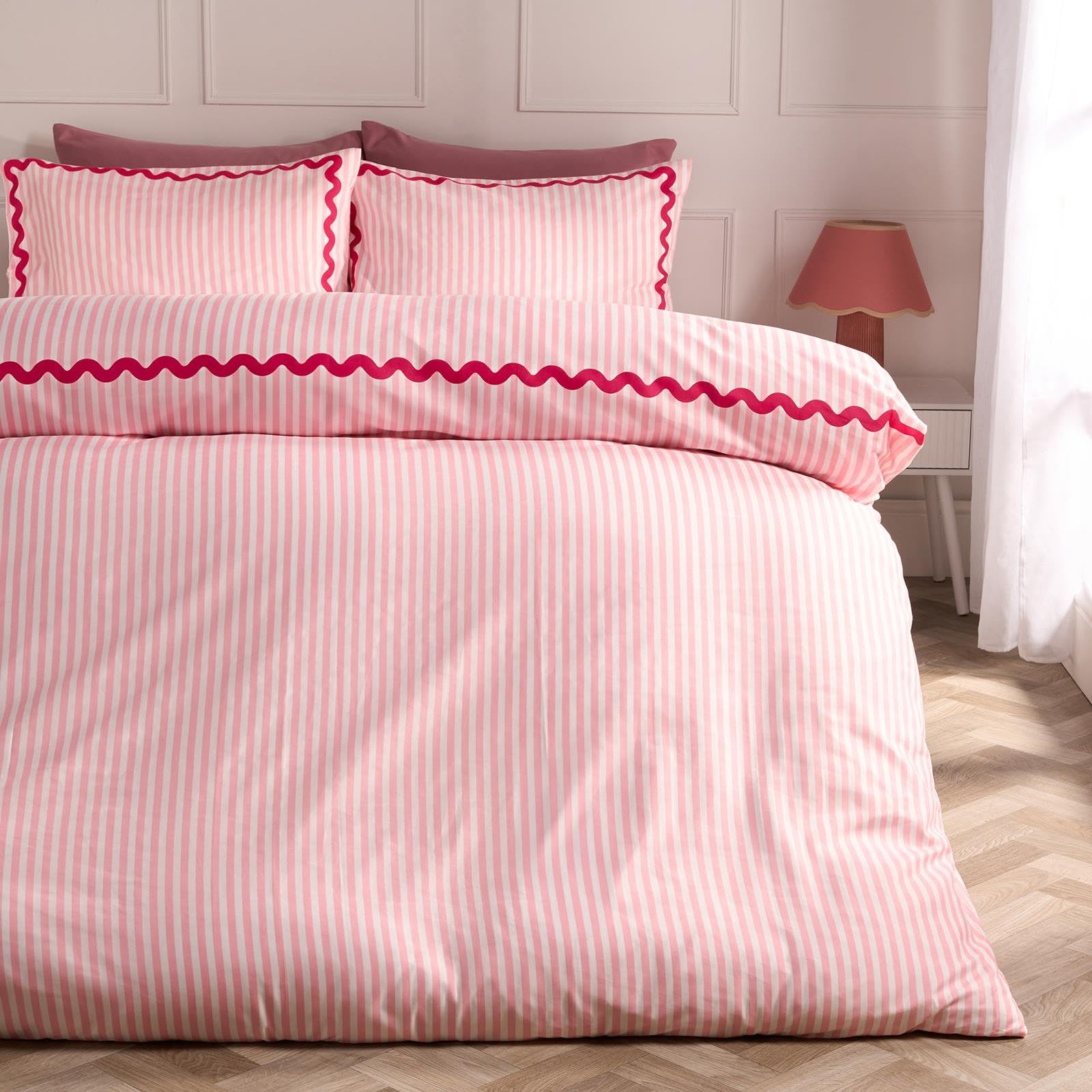 Ohs Women's Pink/Red Stripe Bedding Quilt Covers Single Reversible, Gifts For Super Soft Cosy Warm Microfibre Polyester Stylish Wave Edge Single Duvet Cover Set With Pillowcase,