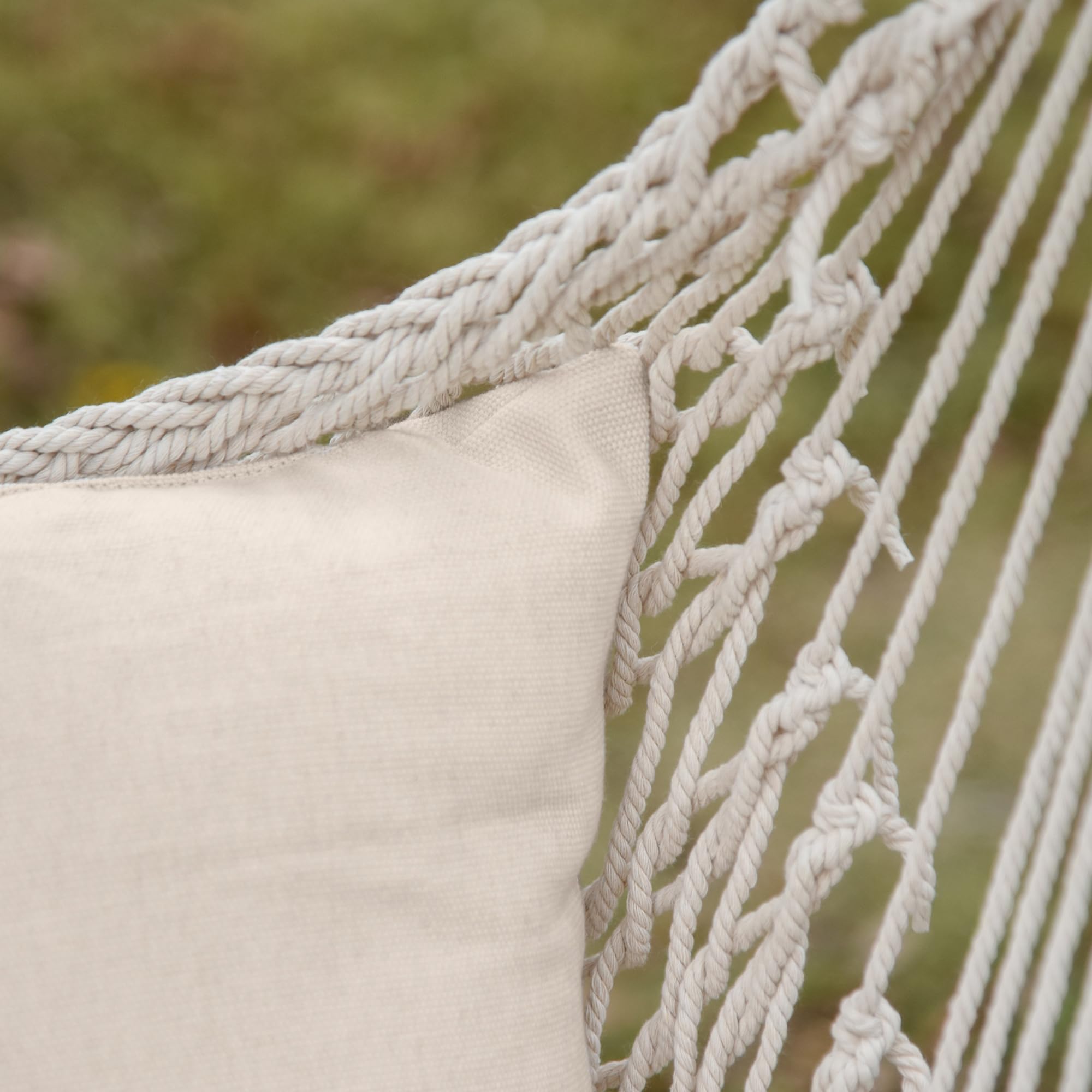 Outsunny Fauteuil Suspendu extérieur et intérieur, Chaise Suspendue Portable avec Coussins, Tissage en Coton, siège Suspendu extérieur, Chaise hamac balançoire, Charge 120 Kg, Blanc