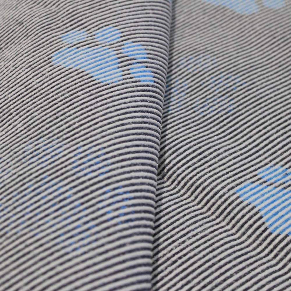 Profleece NonSlip Vet Bedding Tappeto per Cani e Gatti Incontinenti, Anziani, Malati 150 x 100 cm Termoisolante, Filtra i Liquidi, Mantiene il Pelo Asciutto (Zampe Azzurre, 150 x 100)