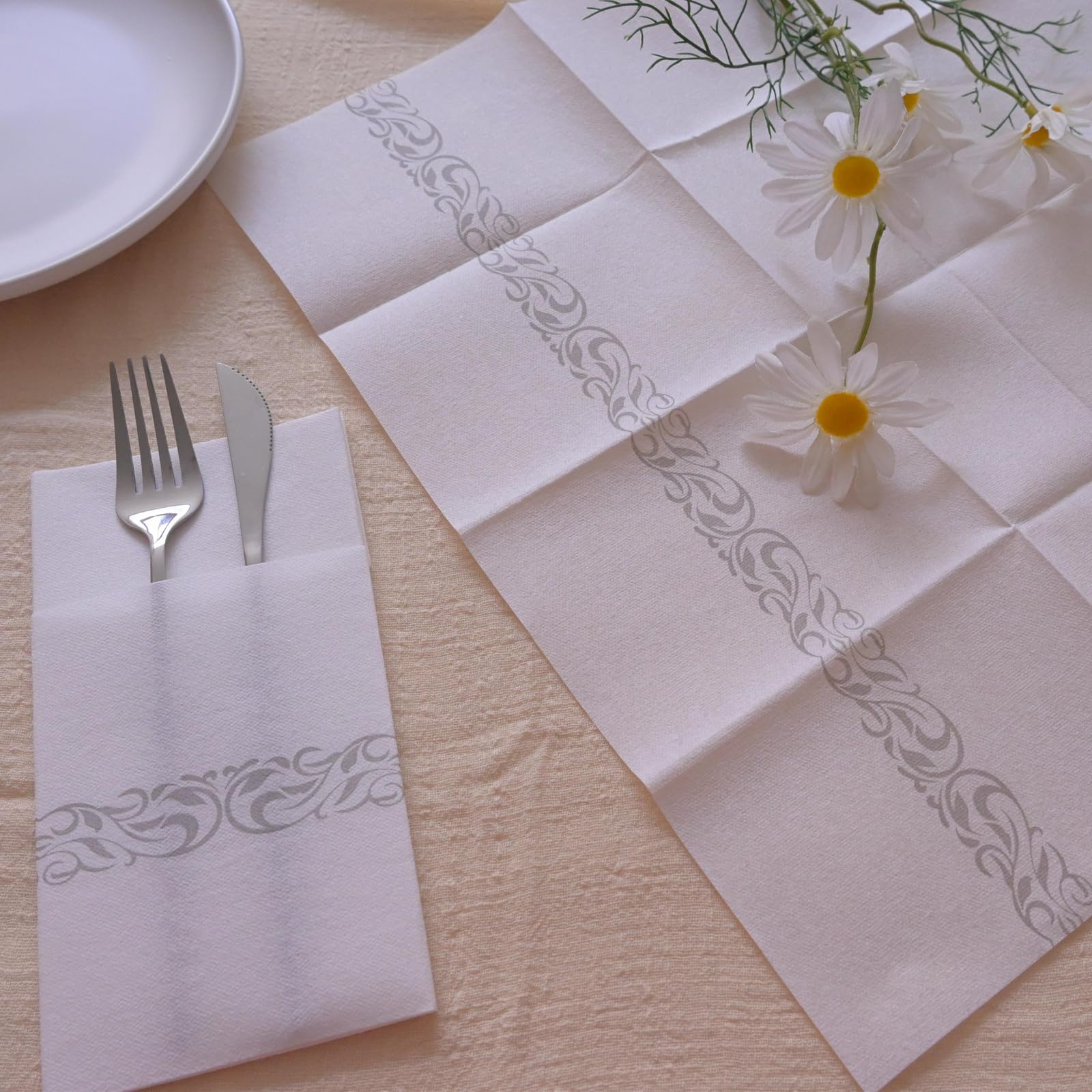 100 unidades de servilletas de cubiertos de bolsillo, servilletas blancas desechables de tacto de lino con bolsillo incorporado para fiesta, boda, Navidad, 40 * 40 cm, plateado