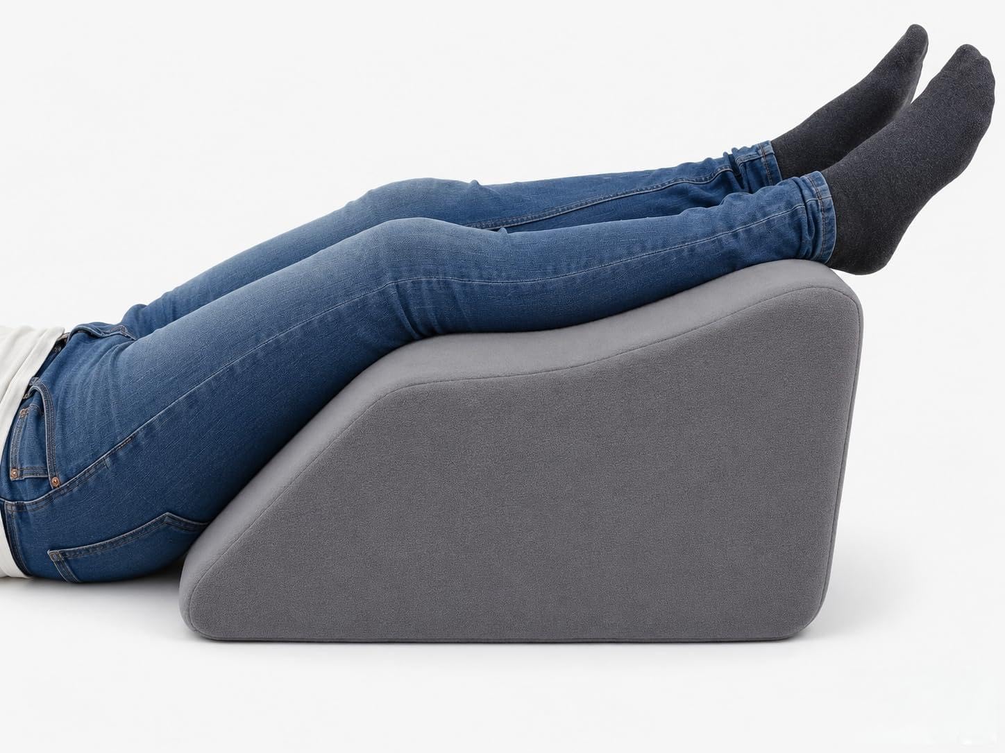 Venenkissen, Venenkeil, Beinhochlagerung – ergonomisch, orthopädisch unterstützende Wellenform, bei schweren Beinen - Beinkissen aus Schaumstoff, Größe: 50 x 45 x 27 cm, grau