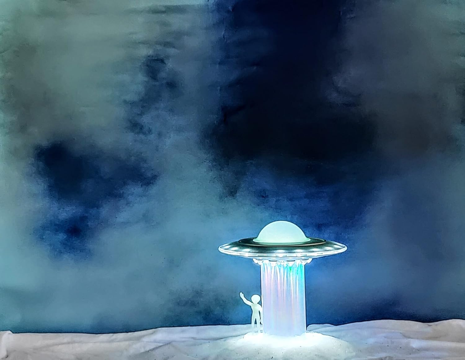 WAN TAI UFO Lamp with Glowing Alien Figures – LED Touch Sensor Lamp for Sci-Fi Fans & Space Decor Lovers, Futuristic Mood Light for Bedroom or Desk