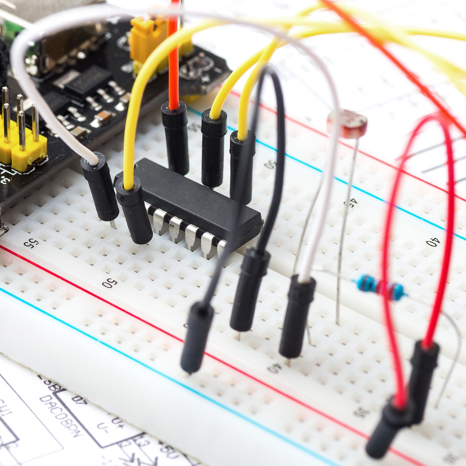 QWORK® 420 Pezzi 37 Valori Componenti Elettronici Kit con Breadboard, Modulo di Alimentazione e Jumper, Compatibile con Arduino, STM32, Raspberry Pi