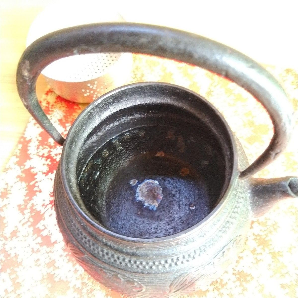 Amazon | 南部鉄器 可愛いすずらん柄 鉄瓶 急須 茶道具 | ノーブランド