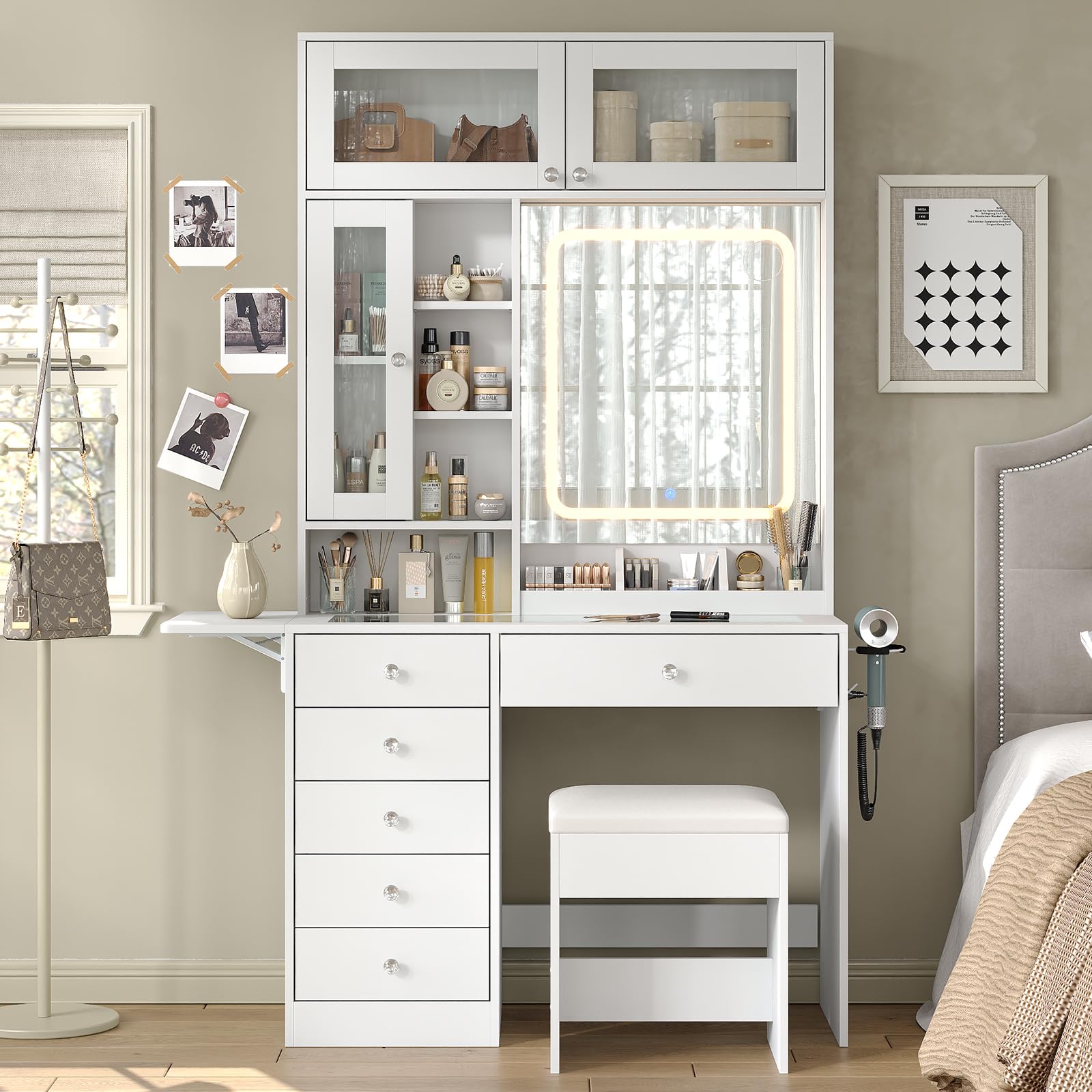 Yanosaku Tavolo da trucco con specchio, con illuminazione LED a tre colori regolabile e prese elettriche, 6 cassetti, 3 armadietti e 7 ripiani aperti, tavolo da trucco bianco con sgabello