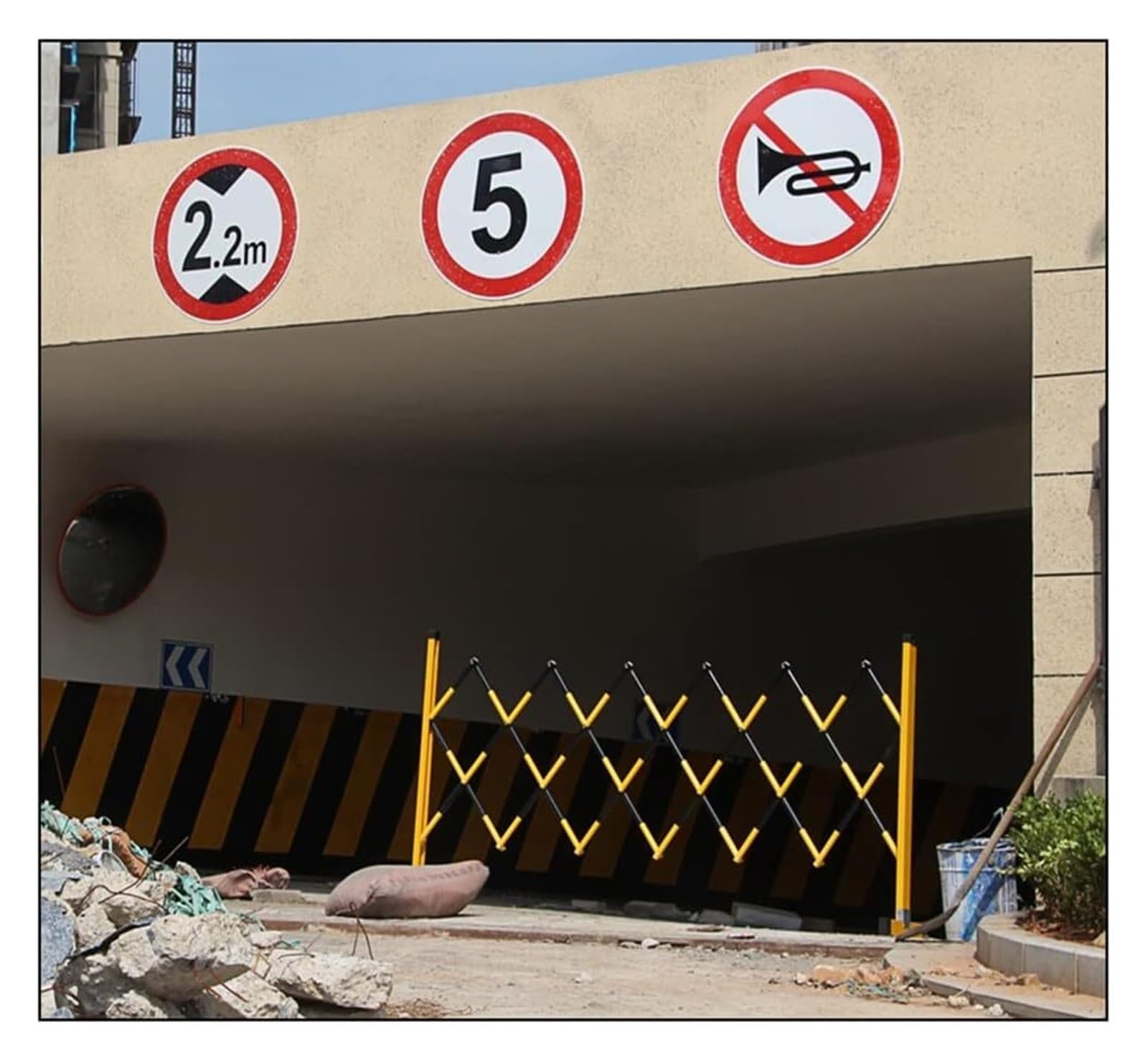 Barrera retráctil de tráfico amarillo-negro, 1,2 x 4,5 m, barrera de seguridad de metal portátil para uso industrial, control de acceso, gestión de multitudes, duradera y versátil