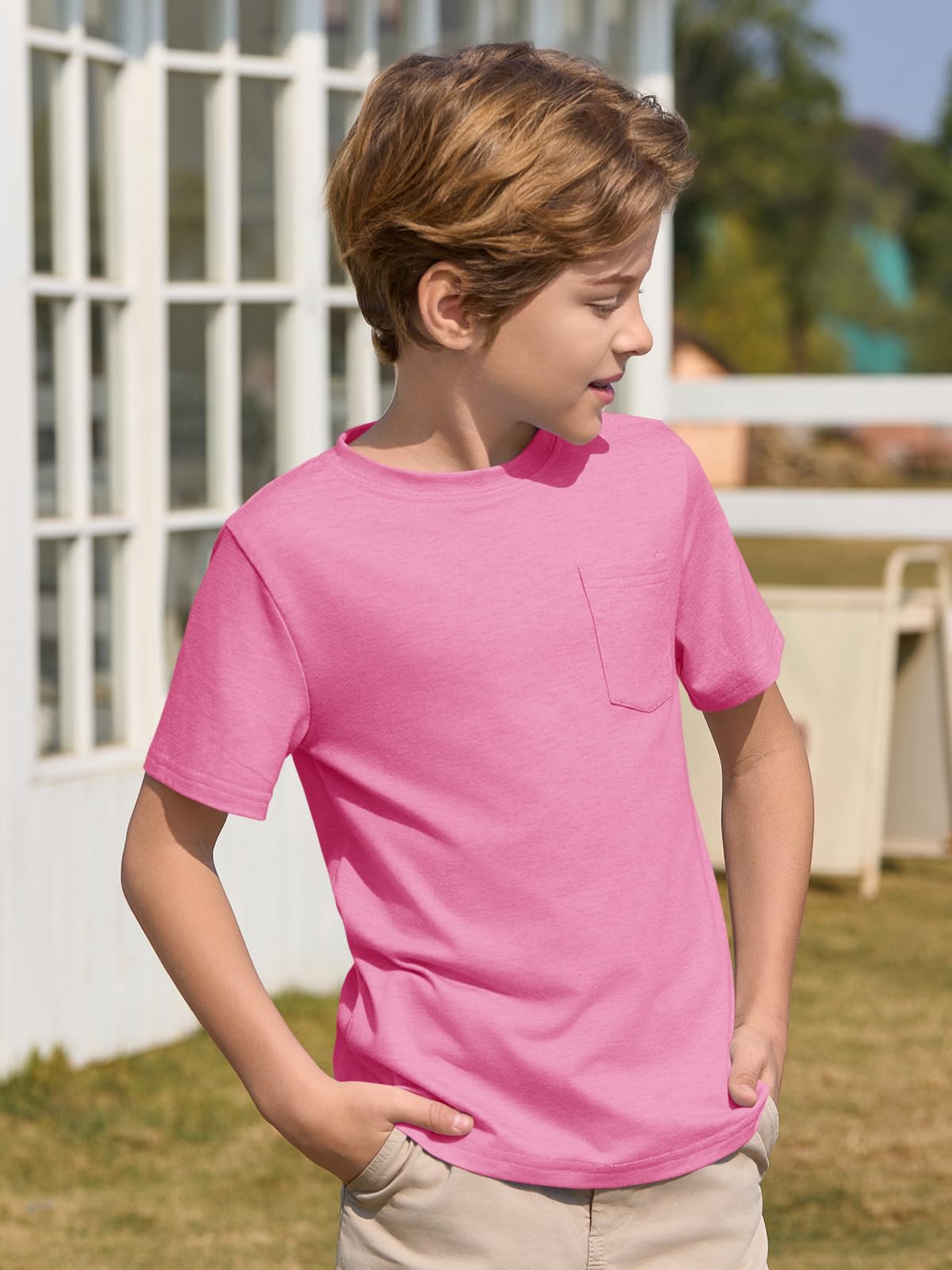 Haloumoning Camiseta de manga corta con cuello redondo para niños, para verano, lisa, ligera, ajuste regular, camisetas deportivas, informales, básicas, con bolsillo en el pecho, 5-14 años — view 2