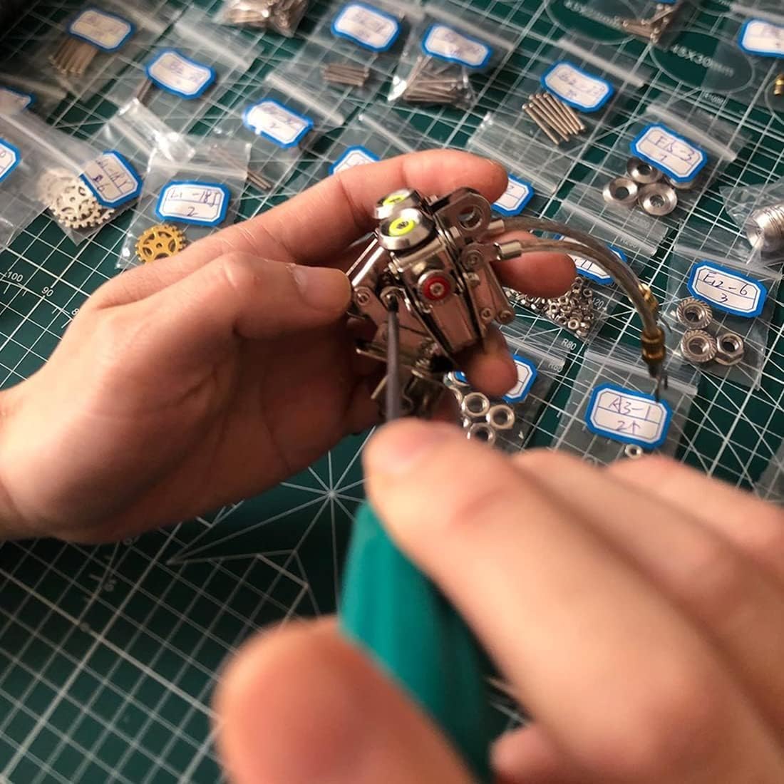 Puzzle metalowe 3D dla dorosłych, zestaw modeli do składania mechaniczna małpa puzzle metalowe, zabawa DIY montaż kreatywne ozdoby, na prezenty świąteczne dla mężczyzn 942 szt.