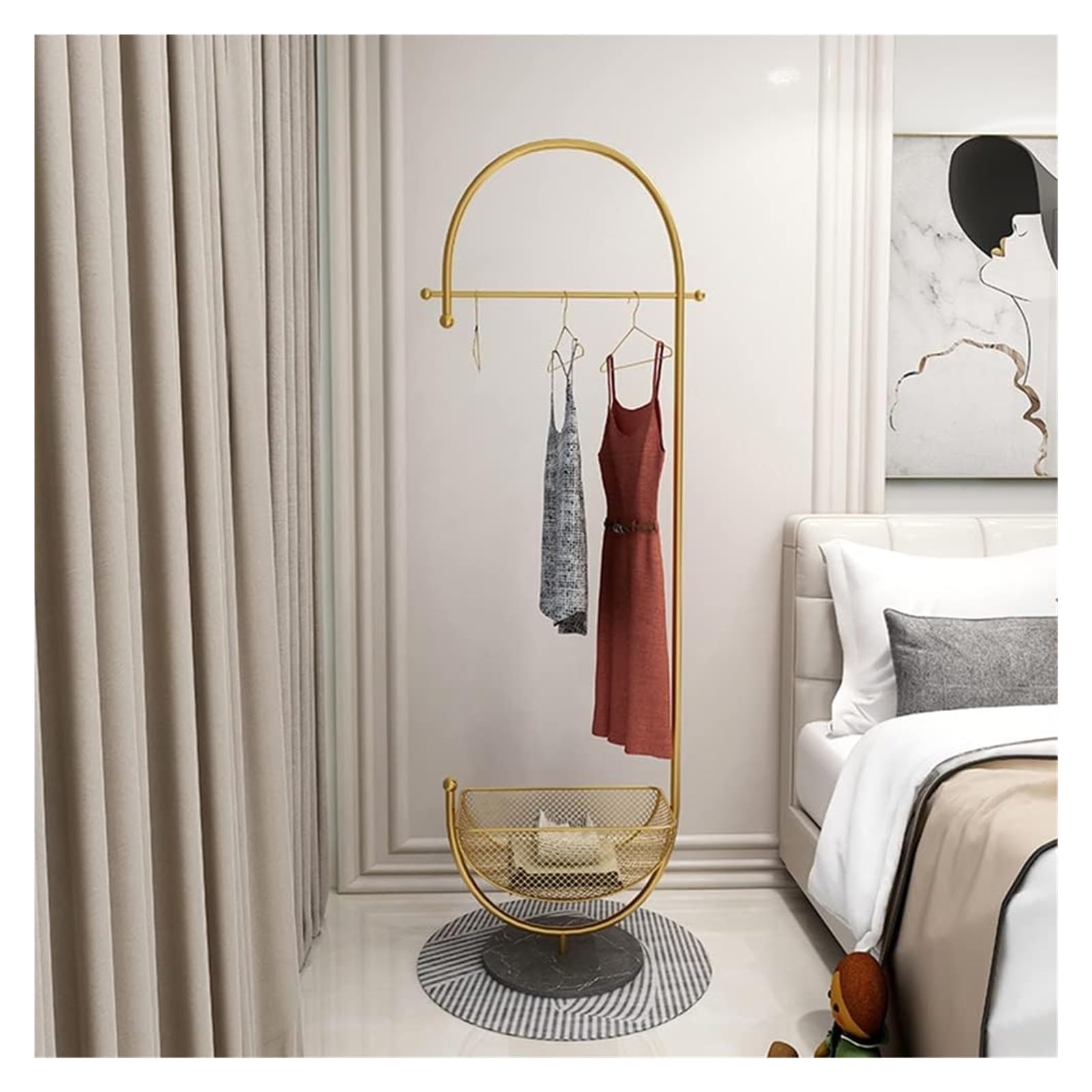 Porte-vêtements doré vertical avec base marbre et panier de rangement