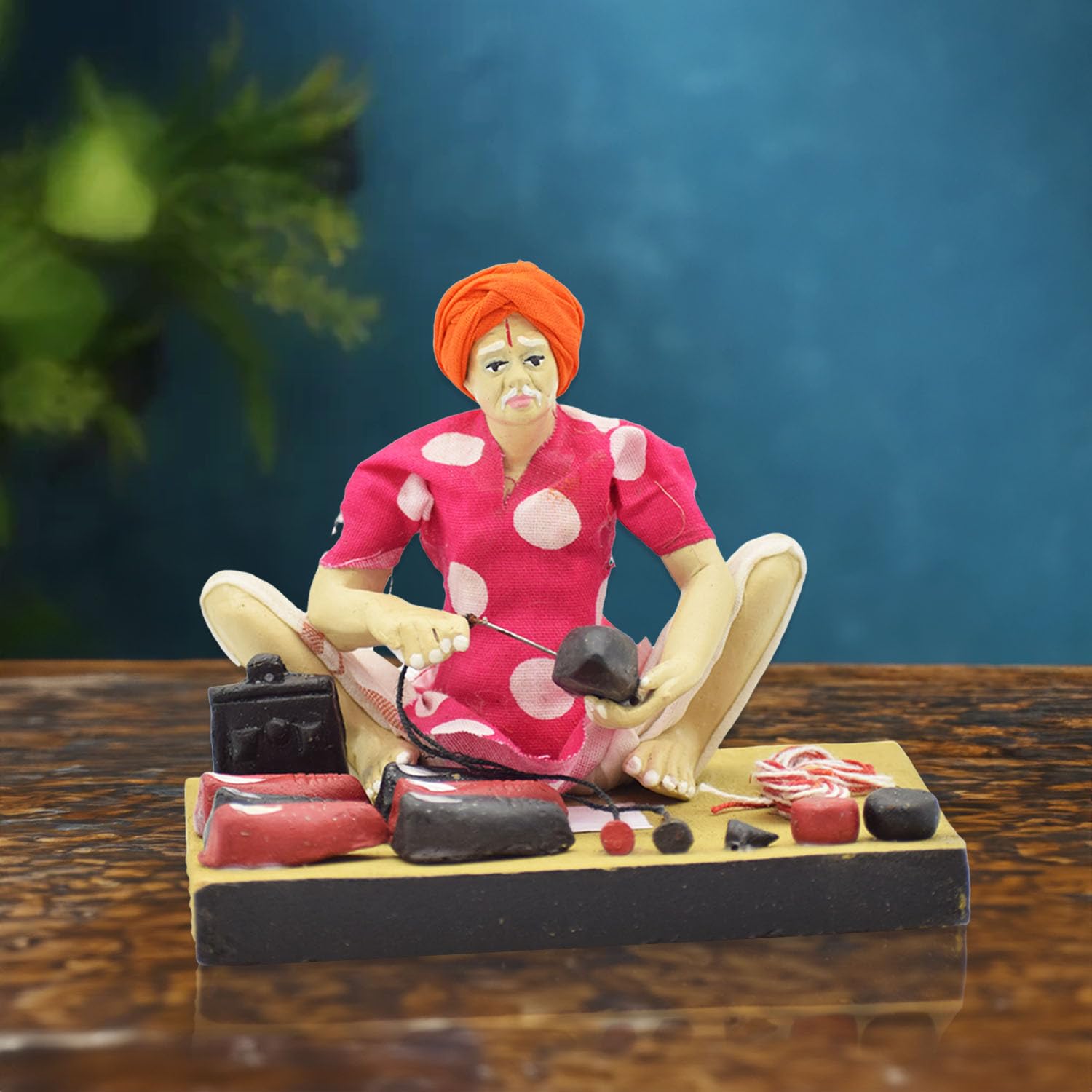 dalvkot Golu Dolls Shoe Maker Kolu Bommalu/Bommai for Dussera/Navaratri