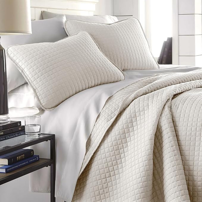 Southshore Fine Living, Inc. King Size Quilt Bedding Set, Soft Microfiber Bedspread, Stain & Pet Hair Resistant Bedding Coverlet, King Size/California Quilt Set with 2 Pillow Shams, Color Bone