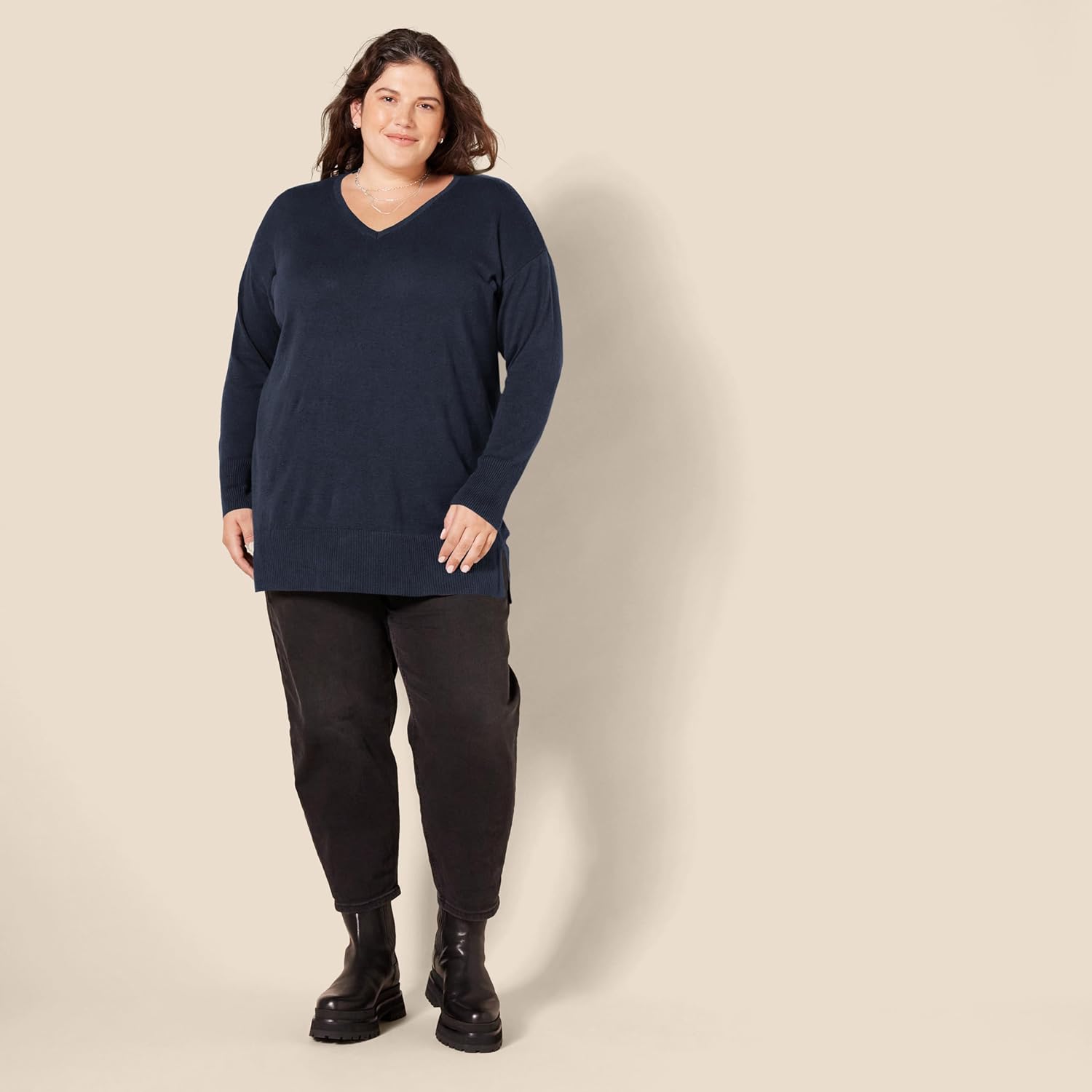 Amazon Essentials Women's Lightweight Long-Sleeve V-Neck Tunic Sweater (Available in Plus Size) - Image 6