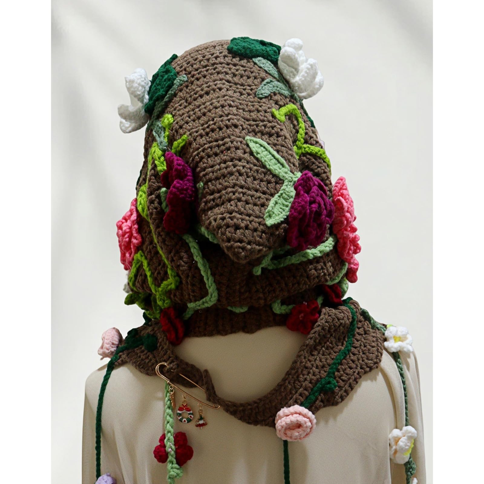 Handgefertigte, gehäkelte Cape-Mütze mit Blumenmuster, Wintermütze mit Kapuze und Quasten für Damen, ideal für Outdoor-Aktivitäten
